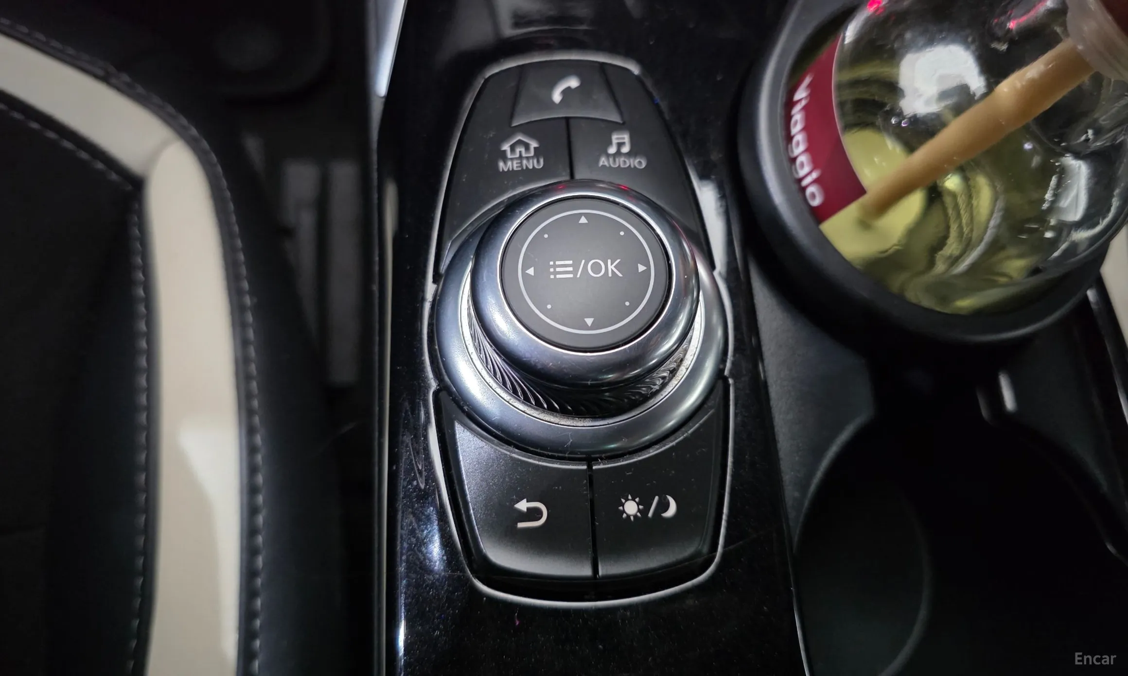 Infiniti Q30 превью 18