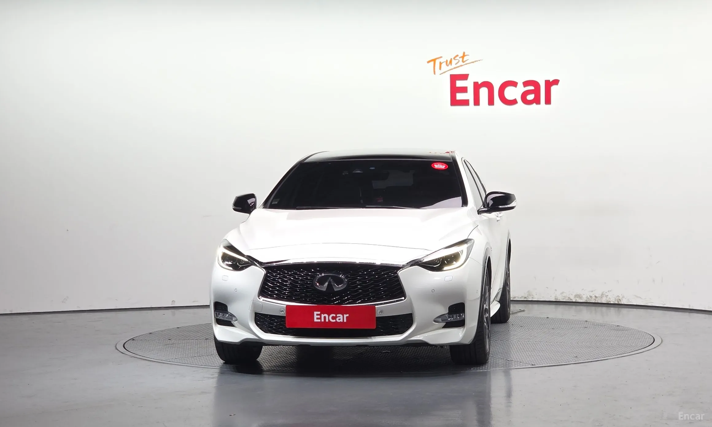 Infiniti Q30 превью 3
