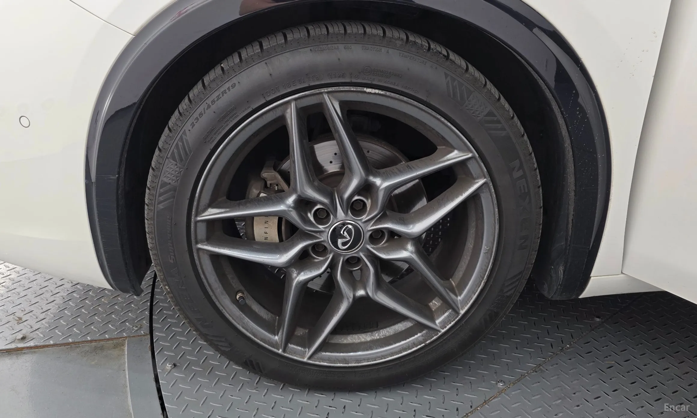 Infiniti Q30 превью 5