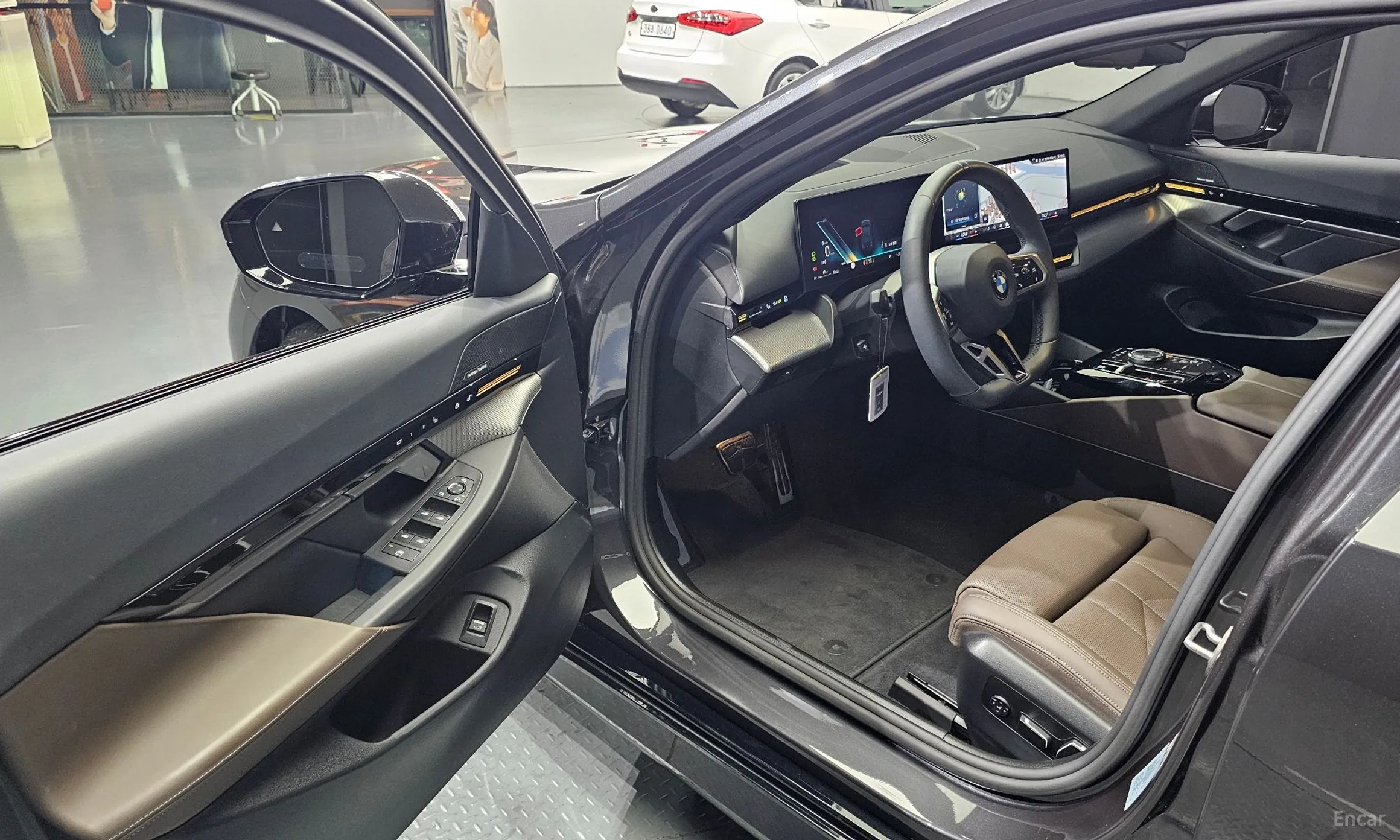 BMW 5 Series (G60) превью 10