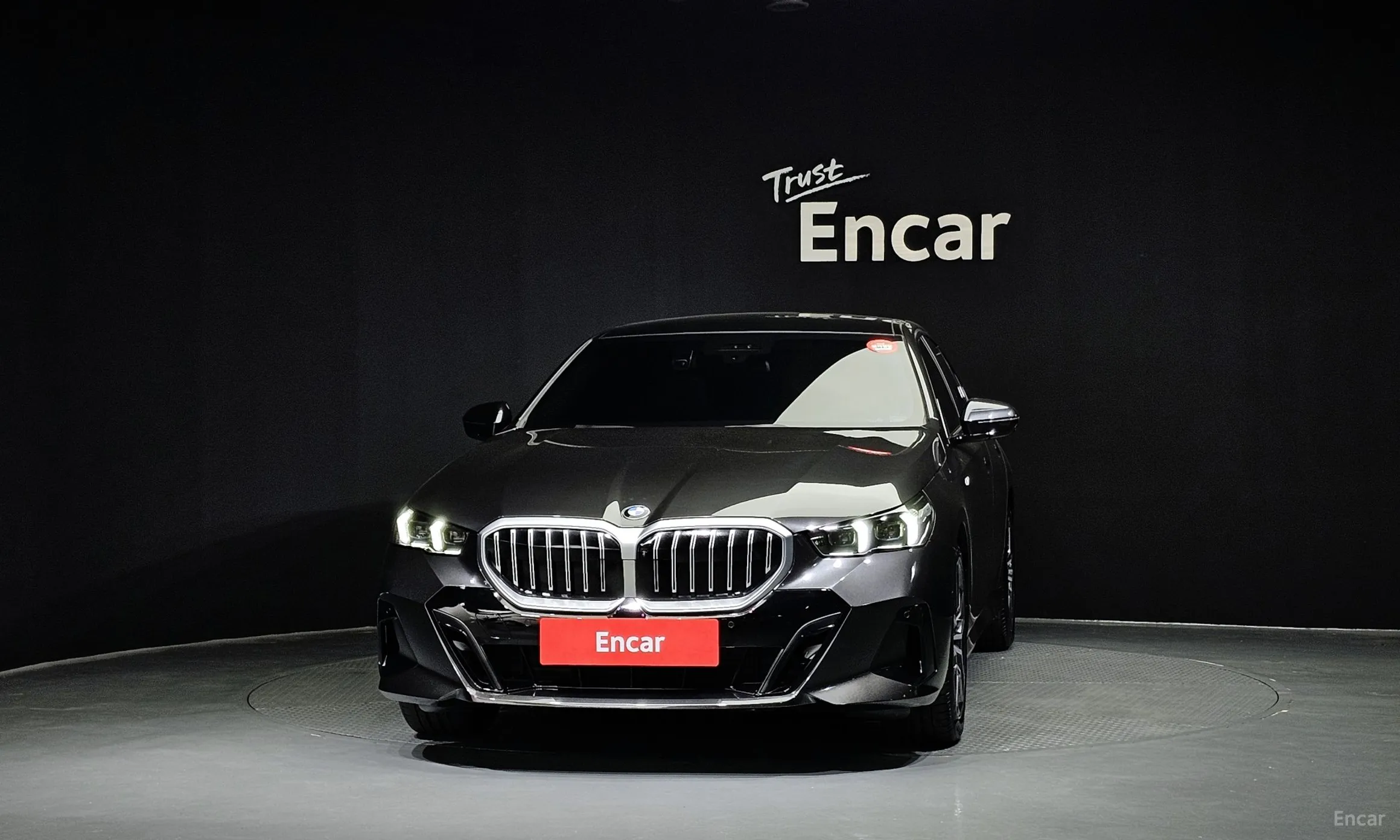 BMW 5 Series (G60) превью 3