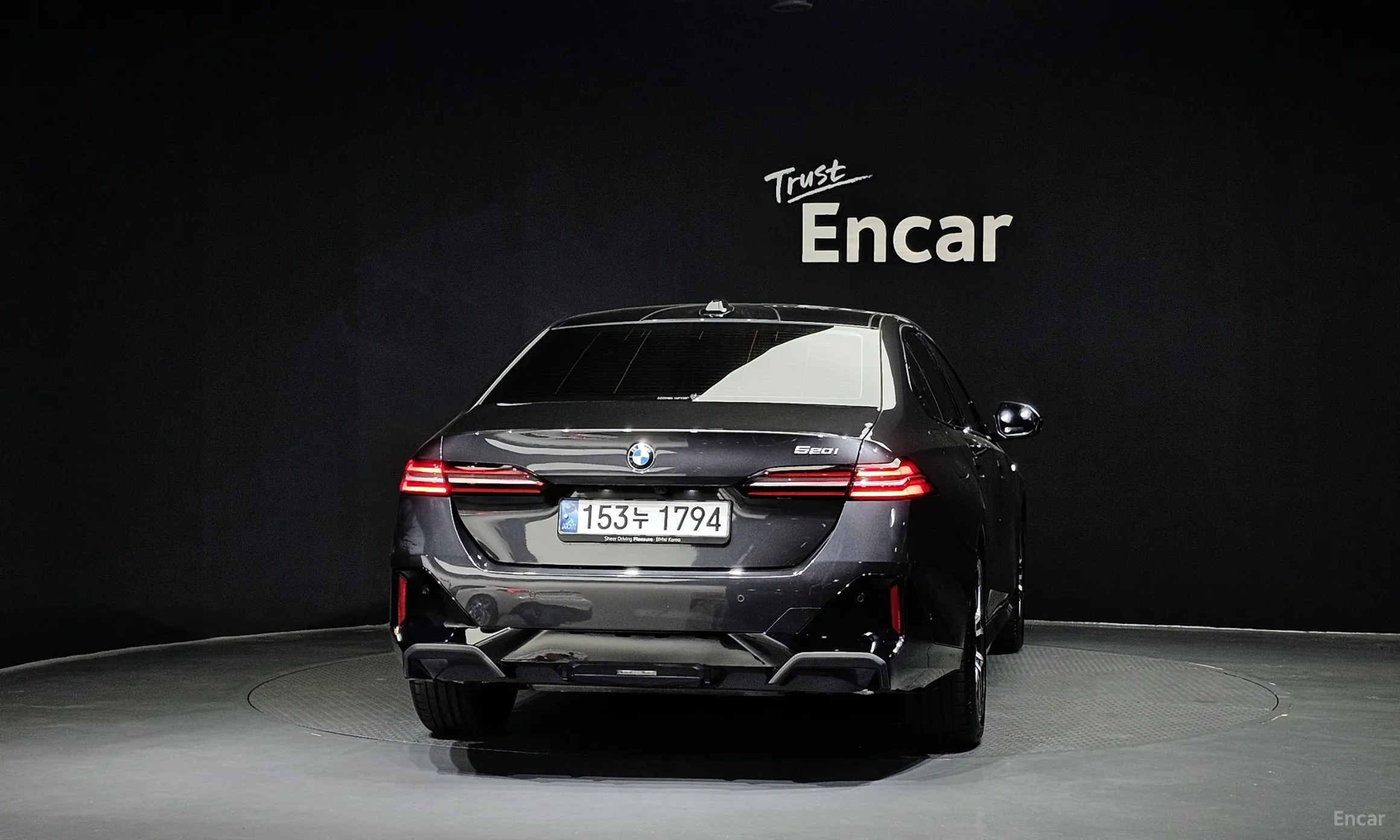 BMW 5 Series (G60) превью 4