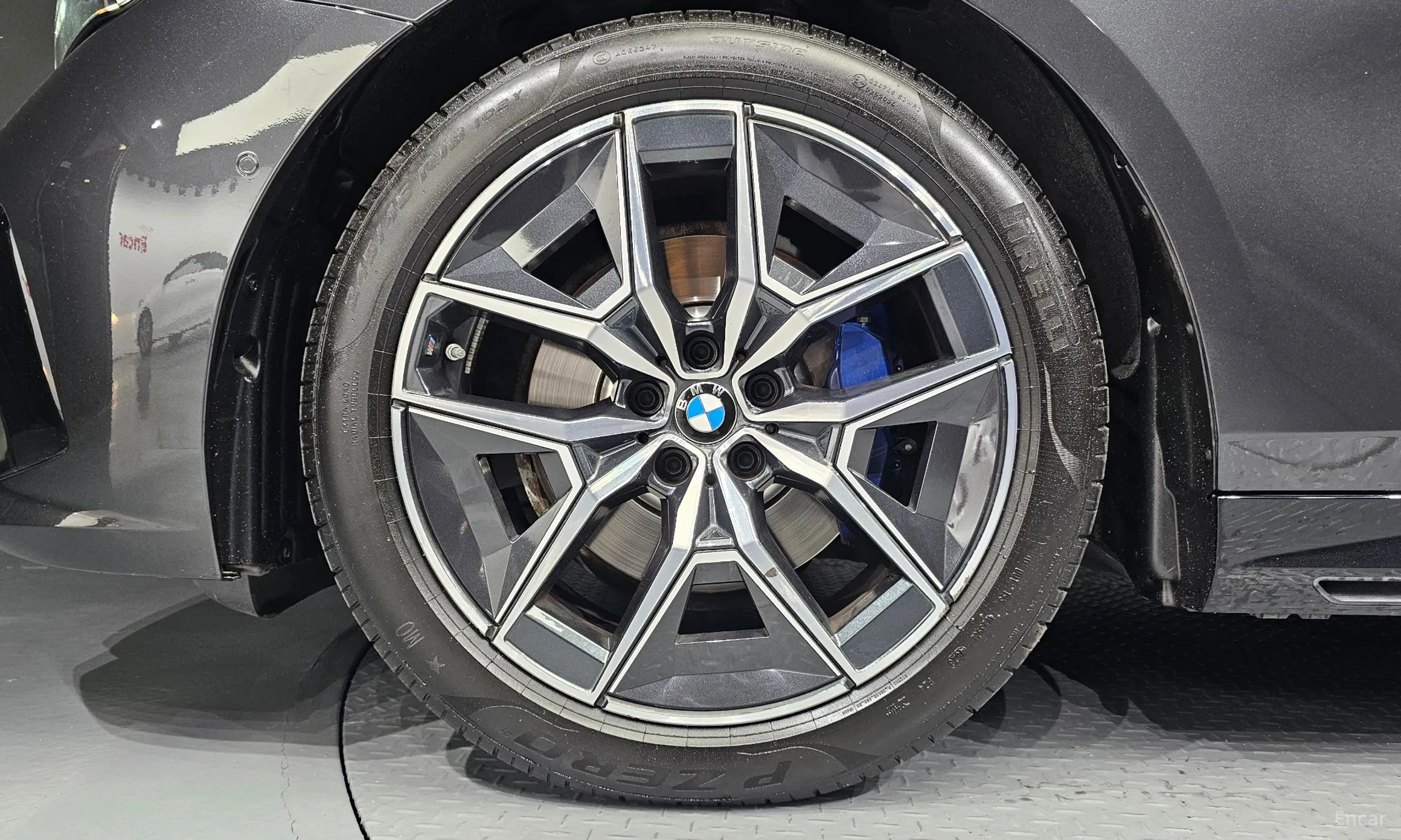 BMW 5 Series (G60) превью 5
