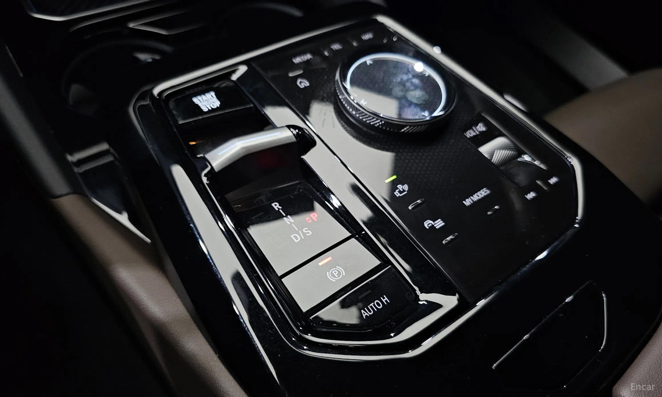 BMW 5 Series (G60) превью 9