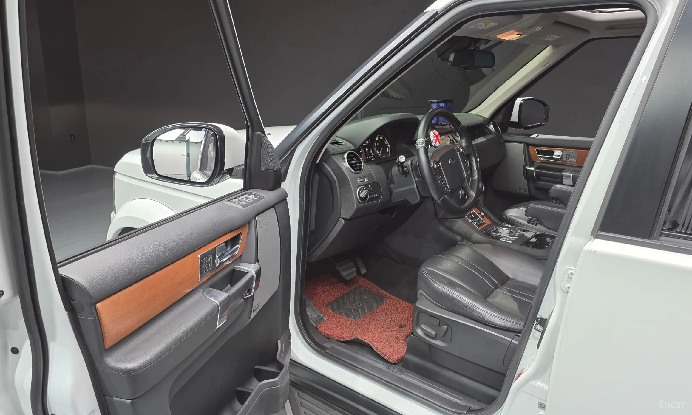 Land Rover Discovery 4 превью 10