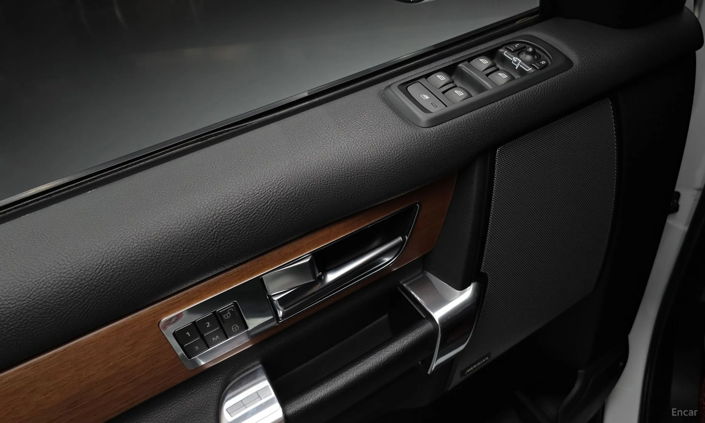 Land Rover Discovery 4 превью 17