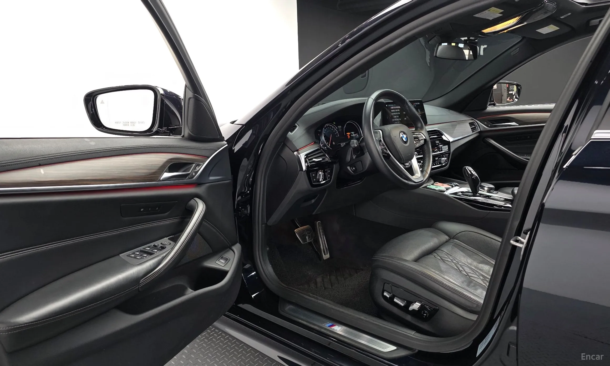 BMW 5 Series (G30) превью 10