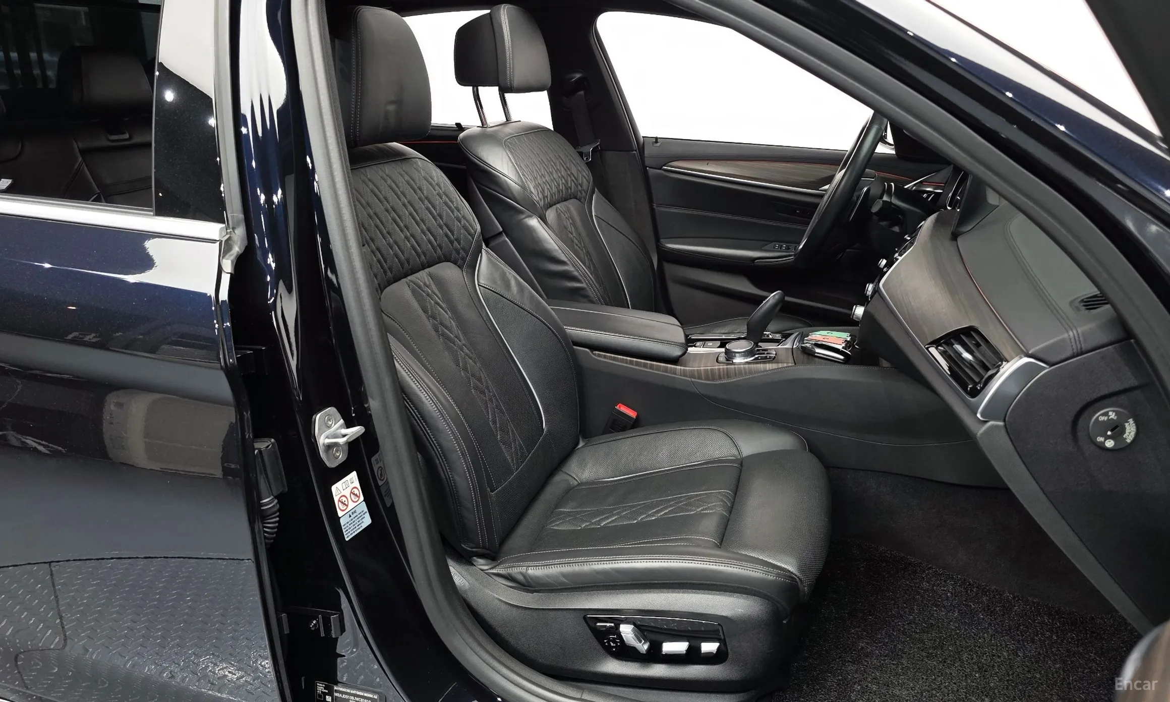 BMW 5 Series (G30) превью 11