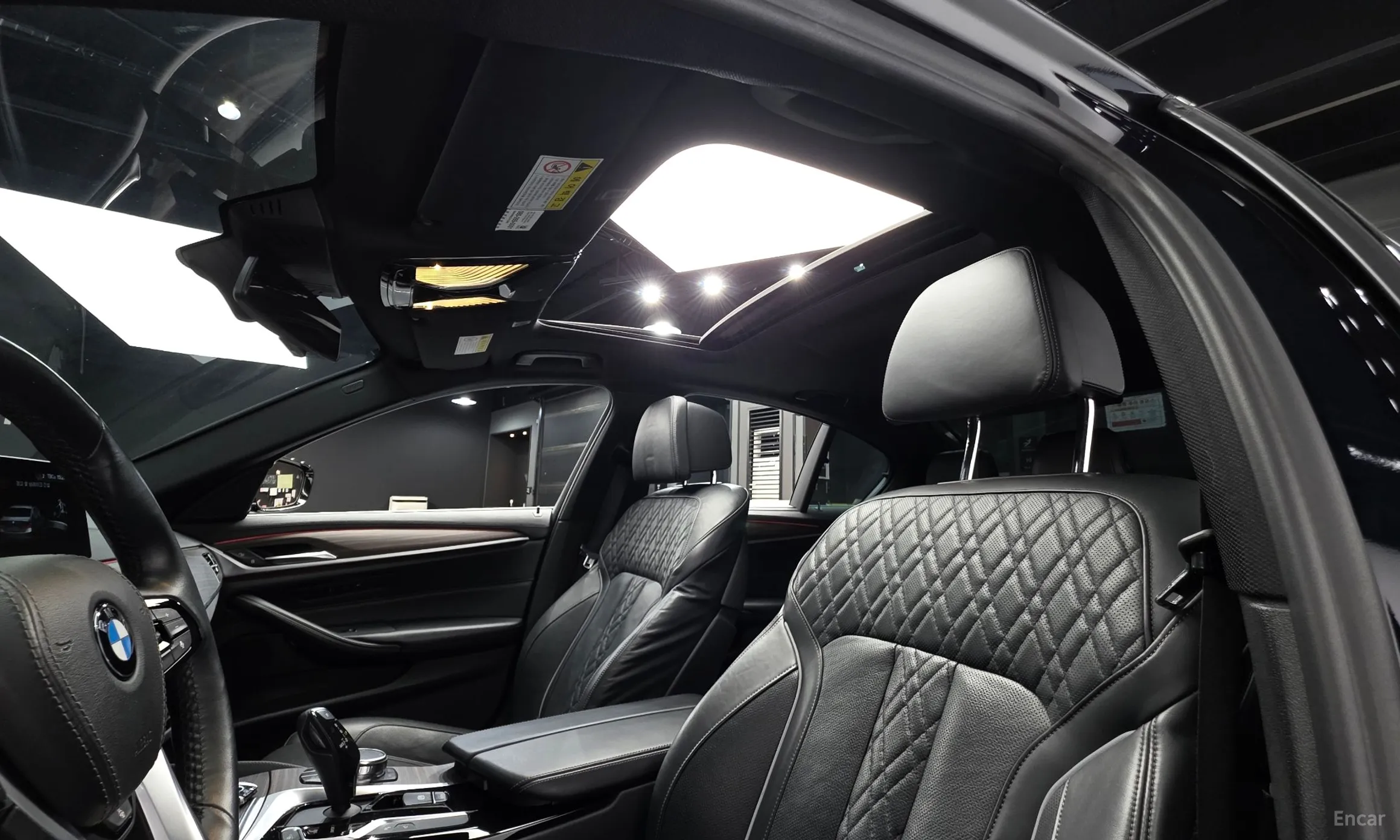 BMW 5 Series (G30) превью 17