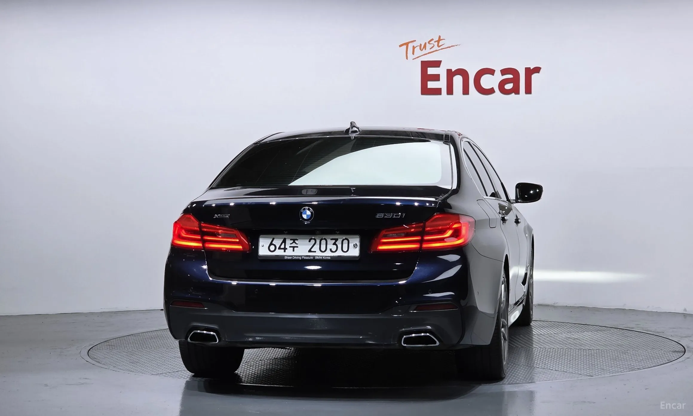 BMW 5 Series (G30) превью 4