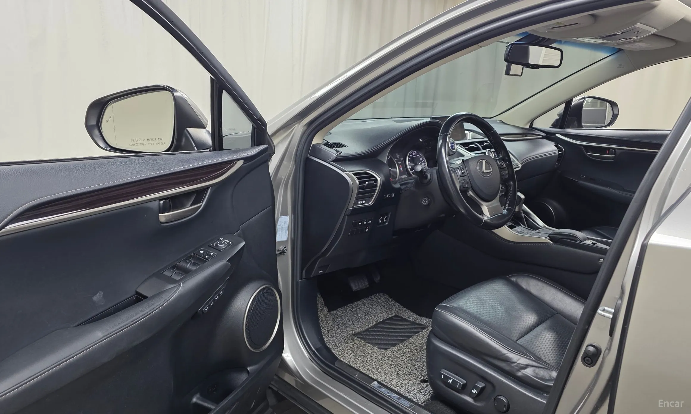 Lexus NX300h превью 10