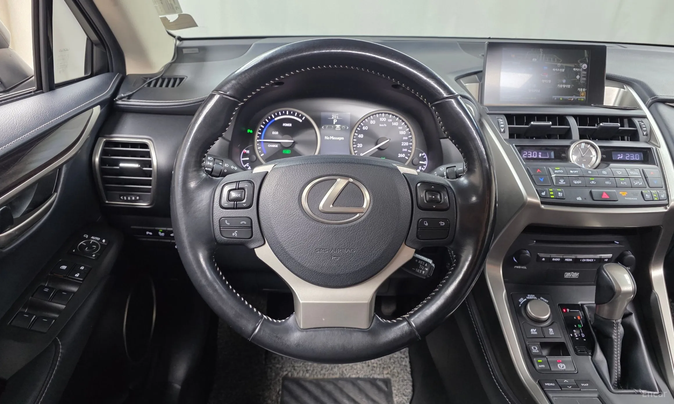 Lexus NX300h превью 13