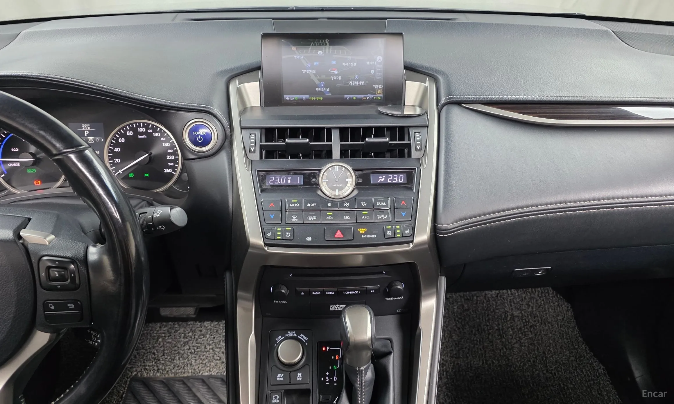 Lexus NX300h превью 14