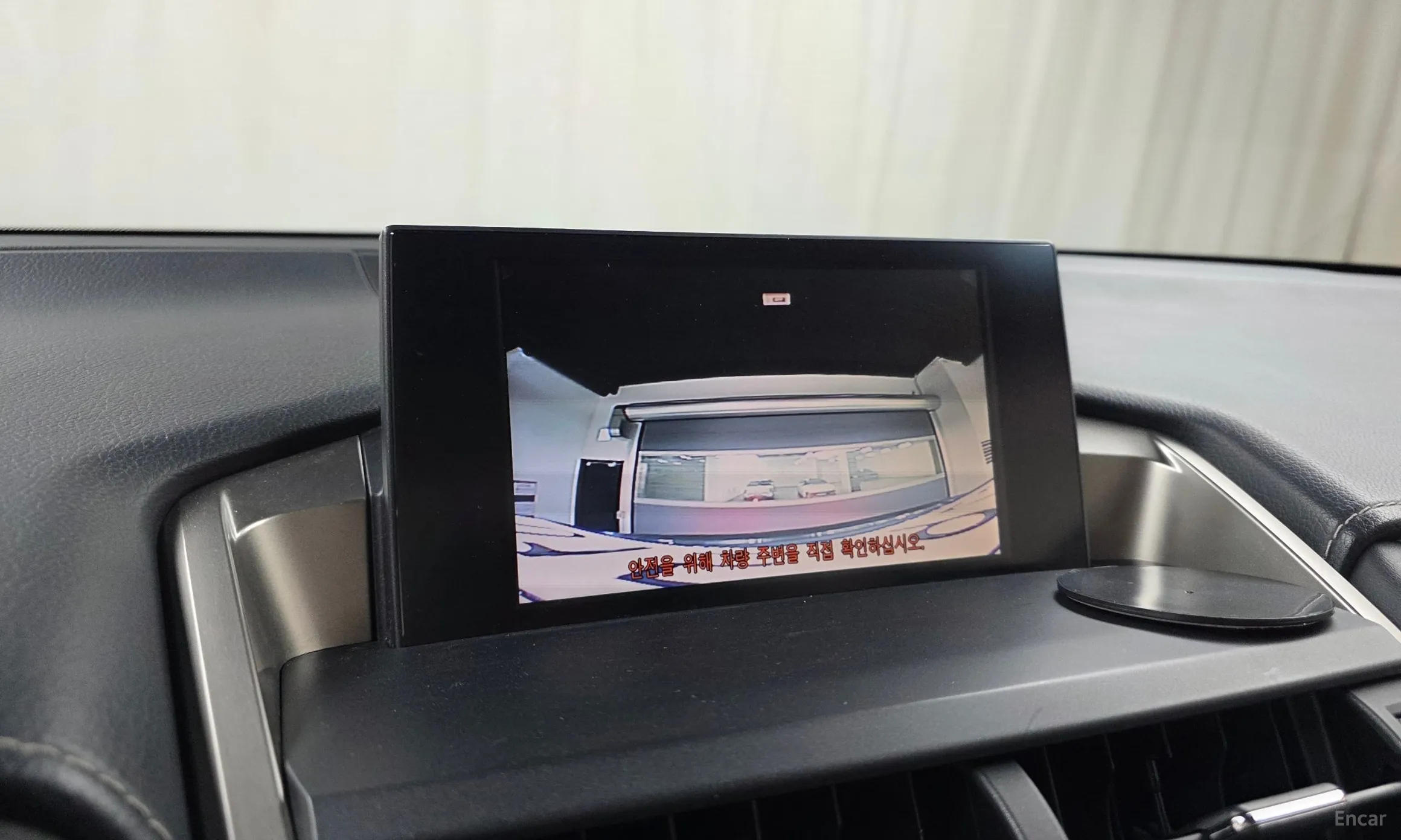 Lexus NX300h превью 15