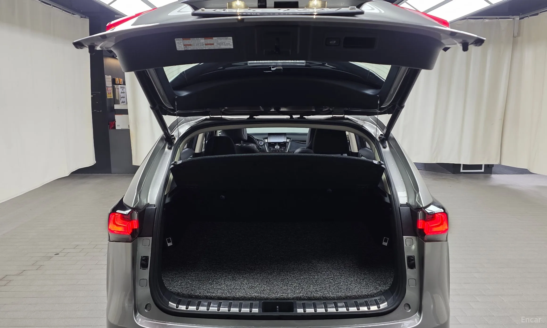 Lexus NX300h превью 20