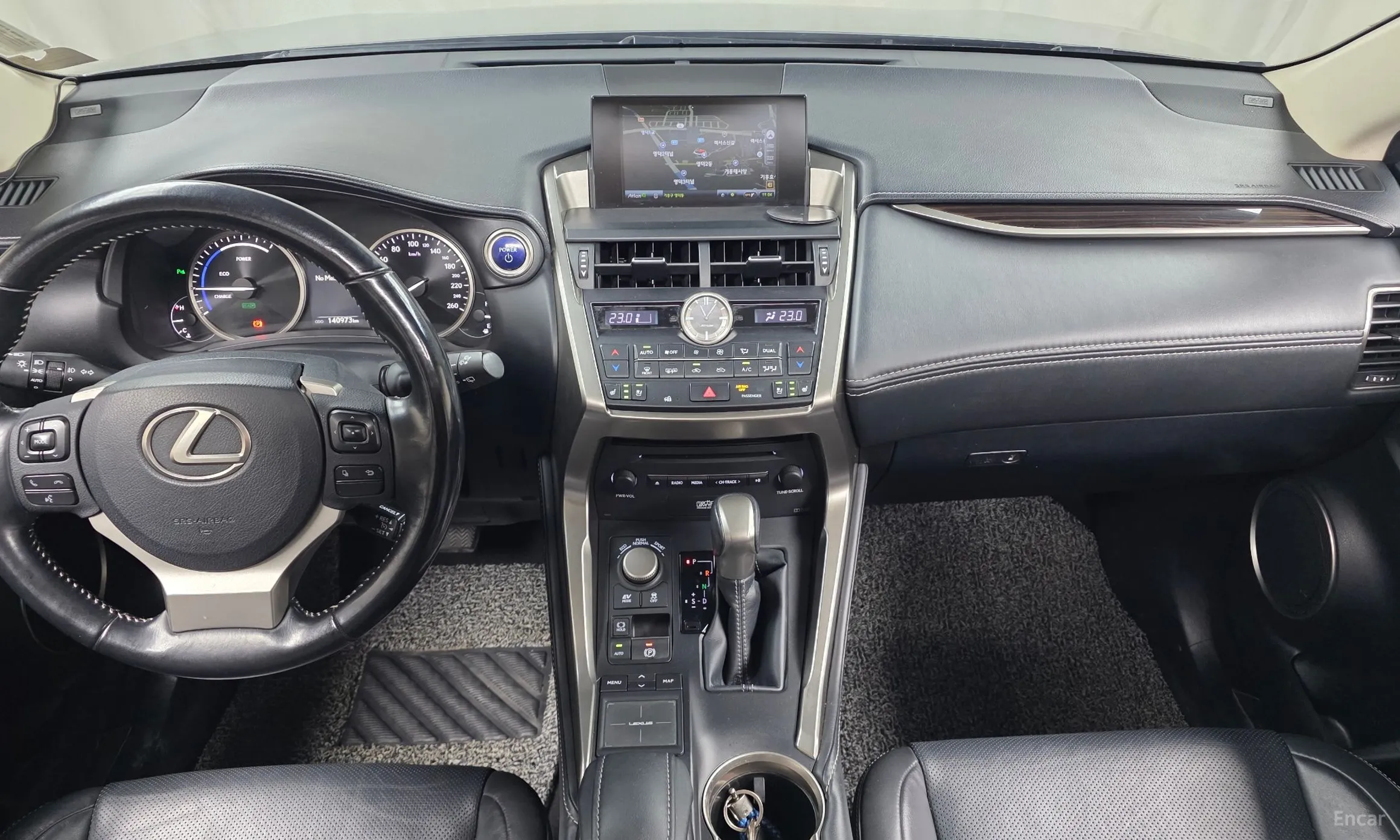 Lexus NX300h превью 7
