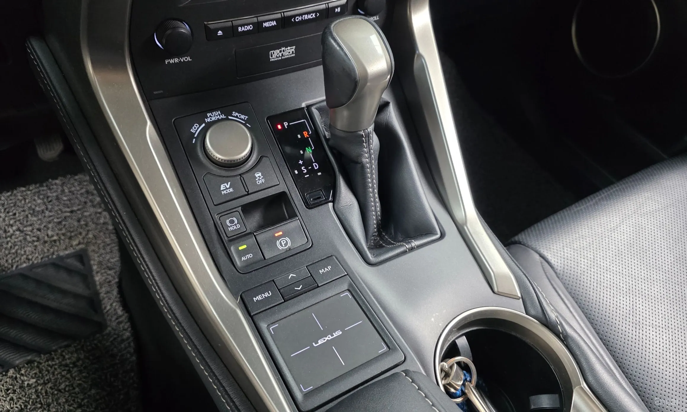 Lexus NX300h превью 9