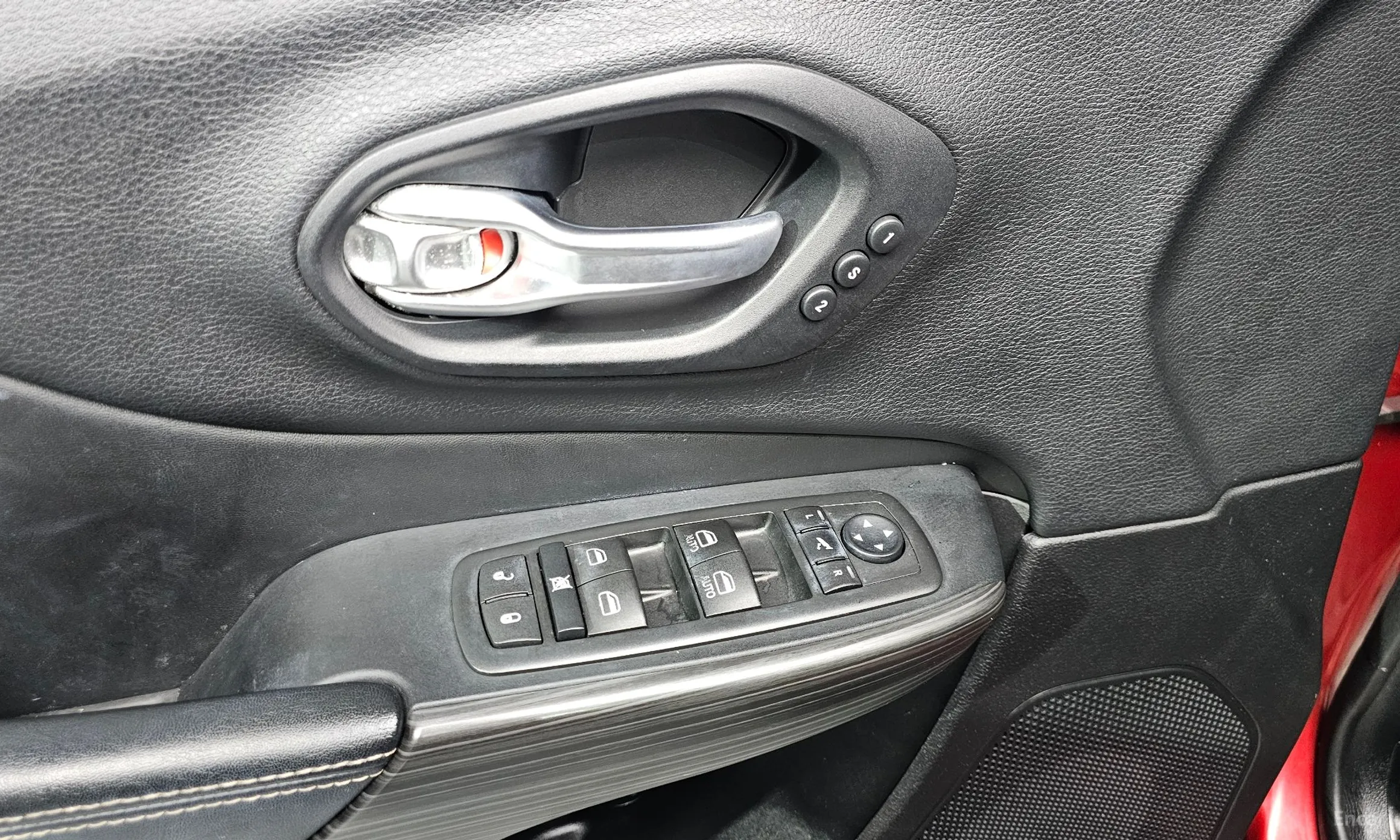 Jeep Cherokee (KL) превью 20