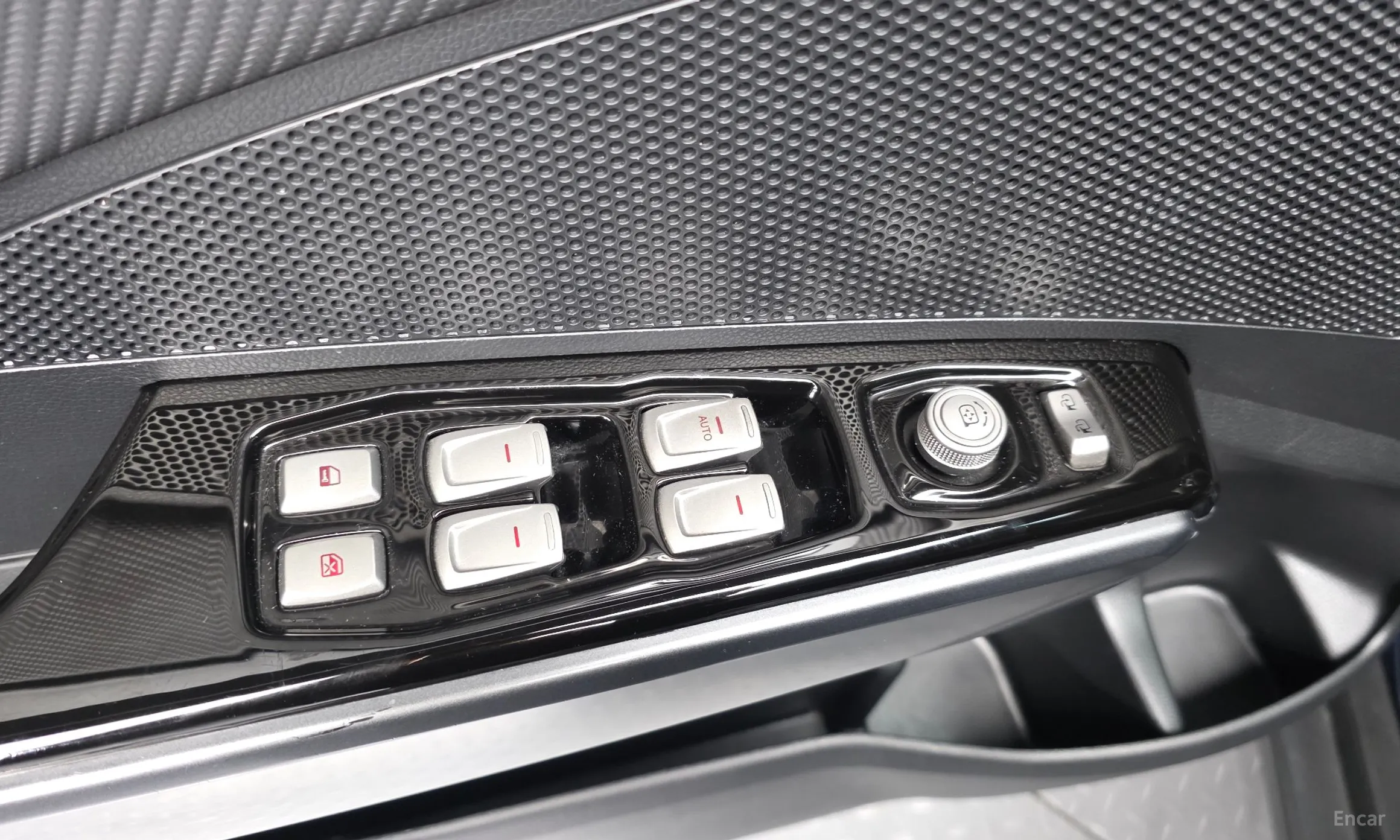 KG Mobility (SsangYong) Tivoli Armor превью 17