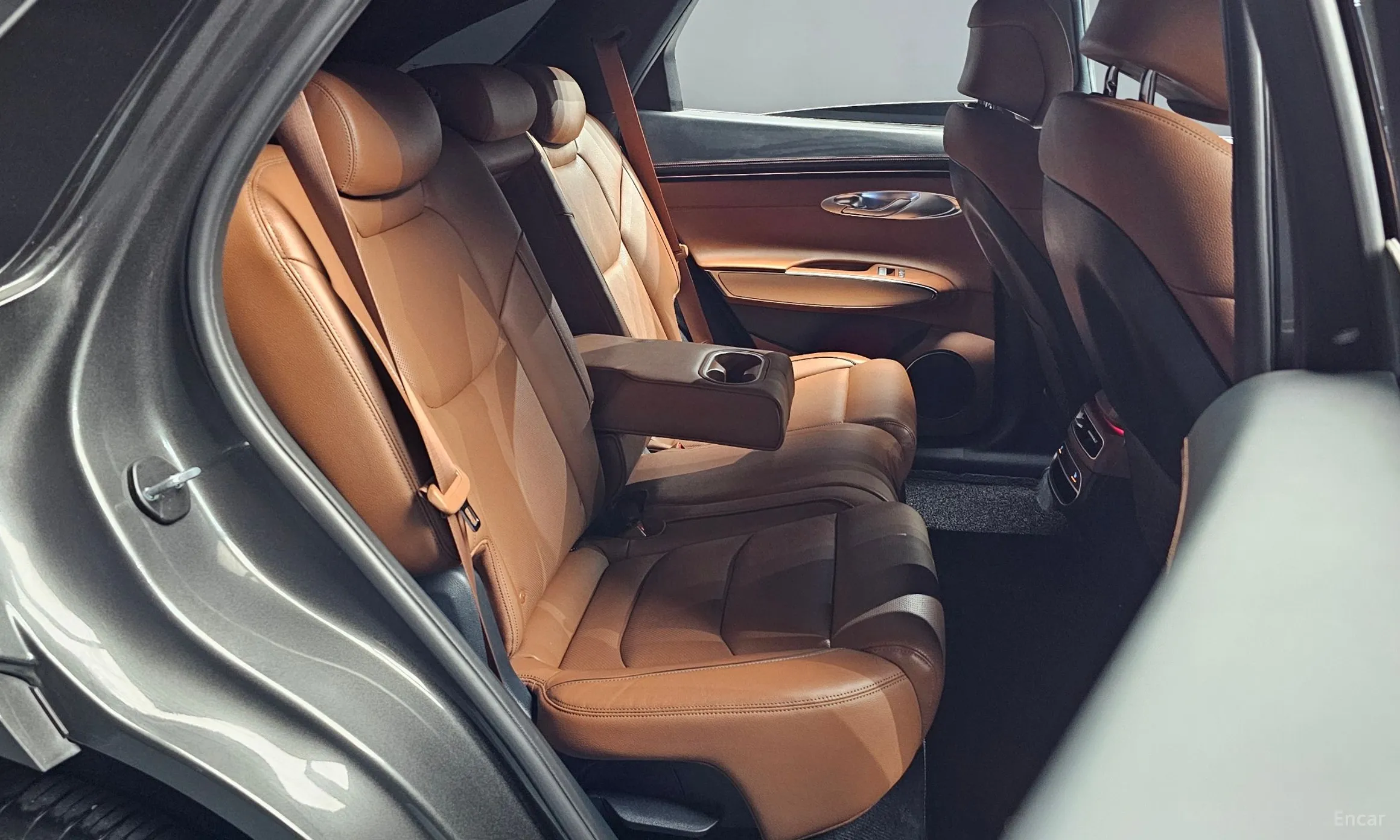 Genesis GV70 превью 11