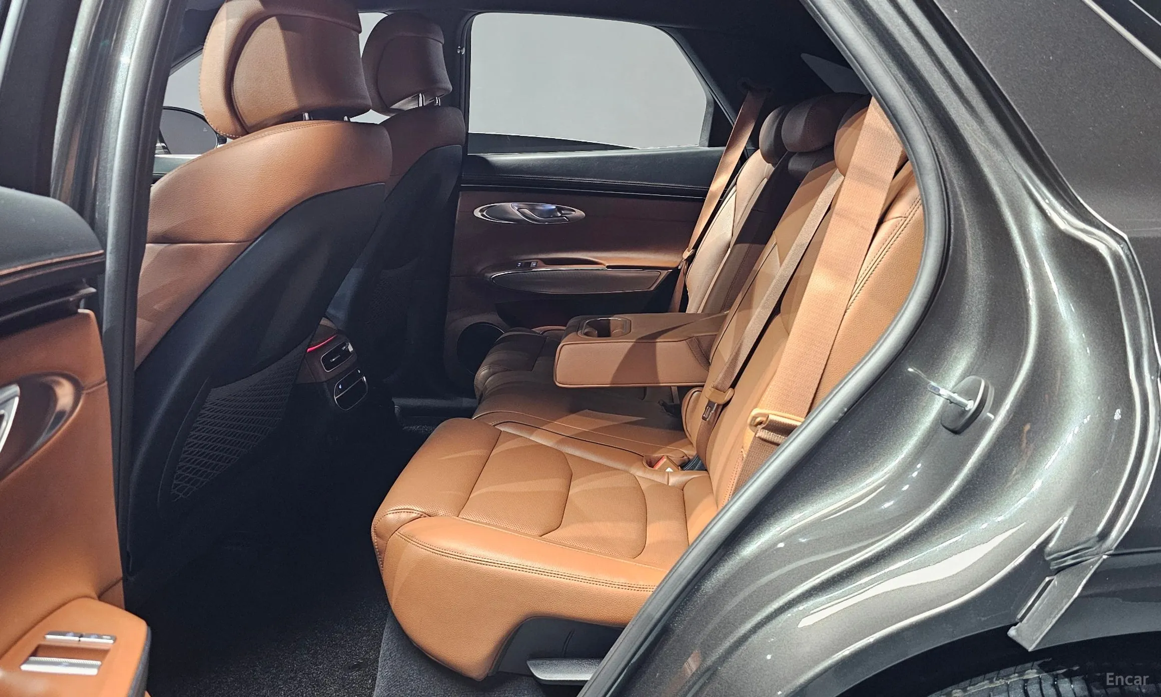 Genesis GV70 превью 12