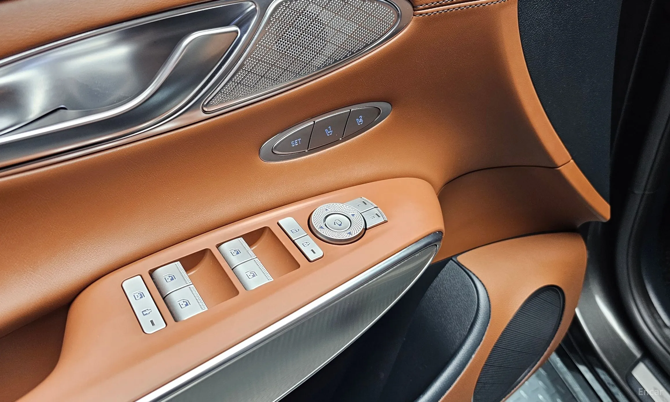 Genesis GV70 превью 17