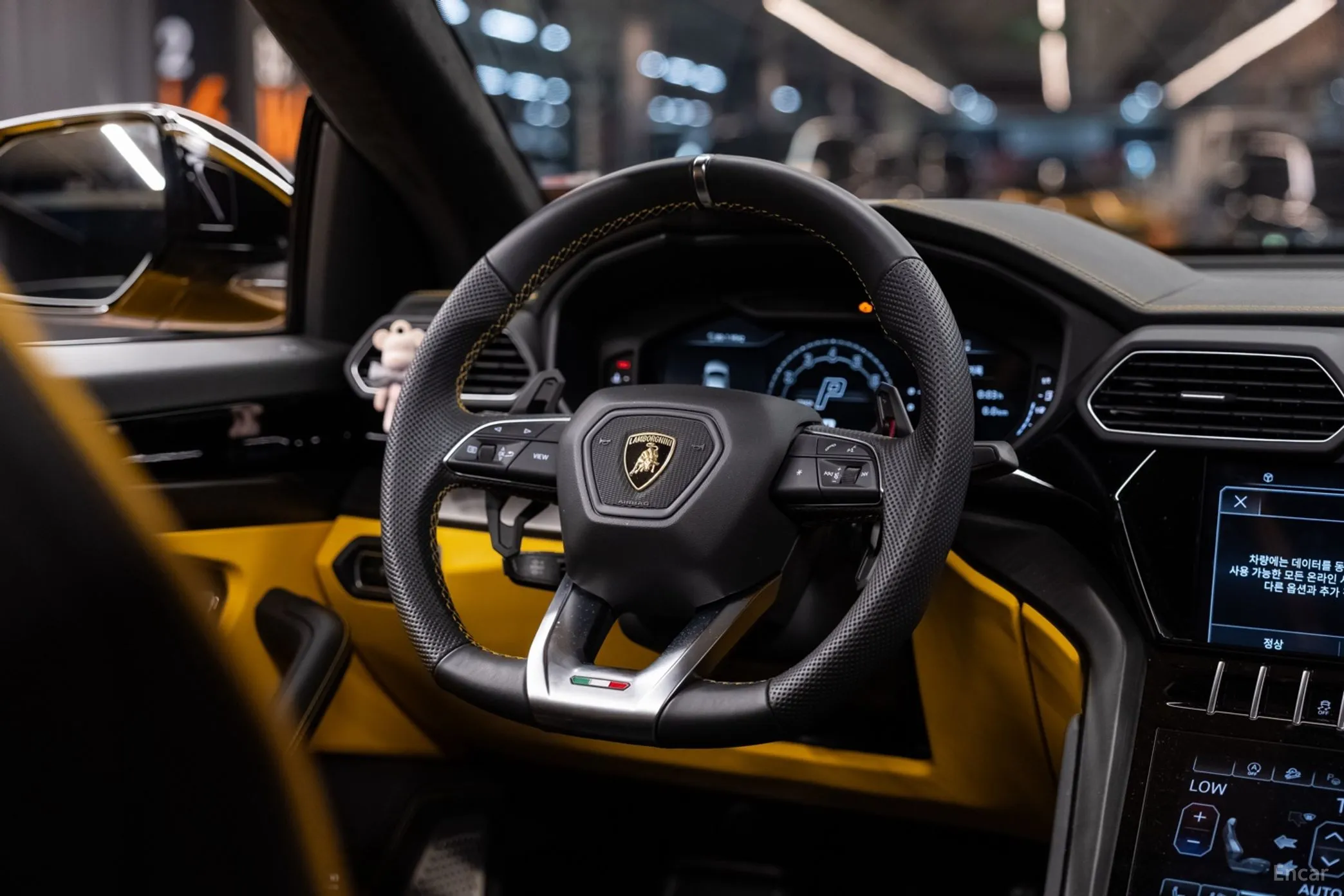 Lamborghini Urus превью 11