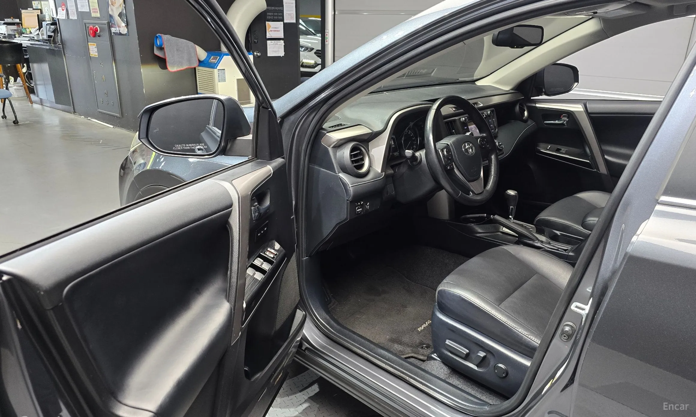 Toyota RAV4 превью 10