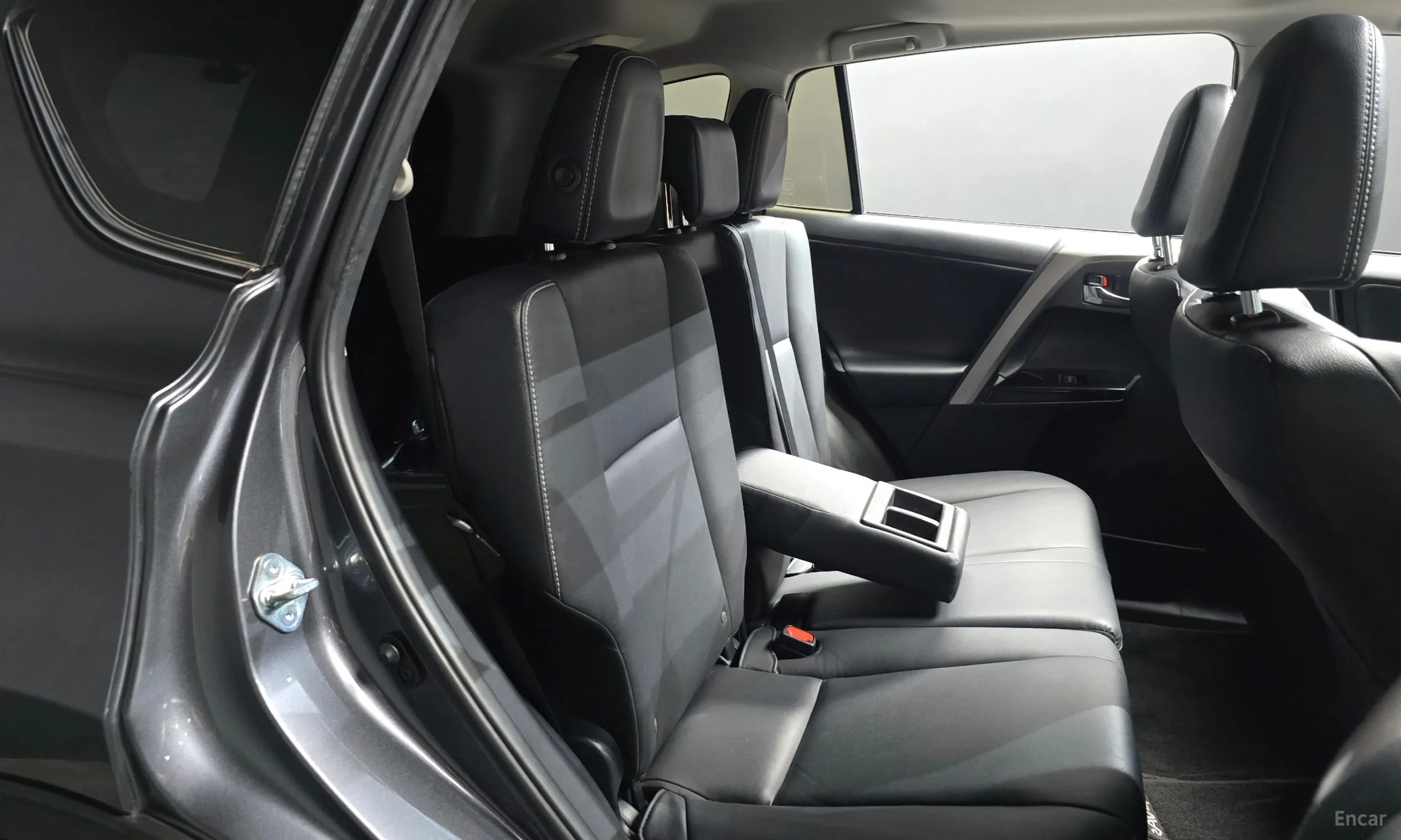 Toyota RAV4 превью 11