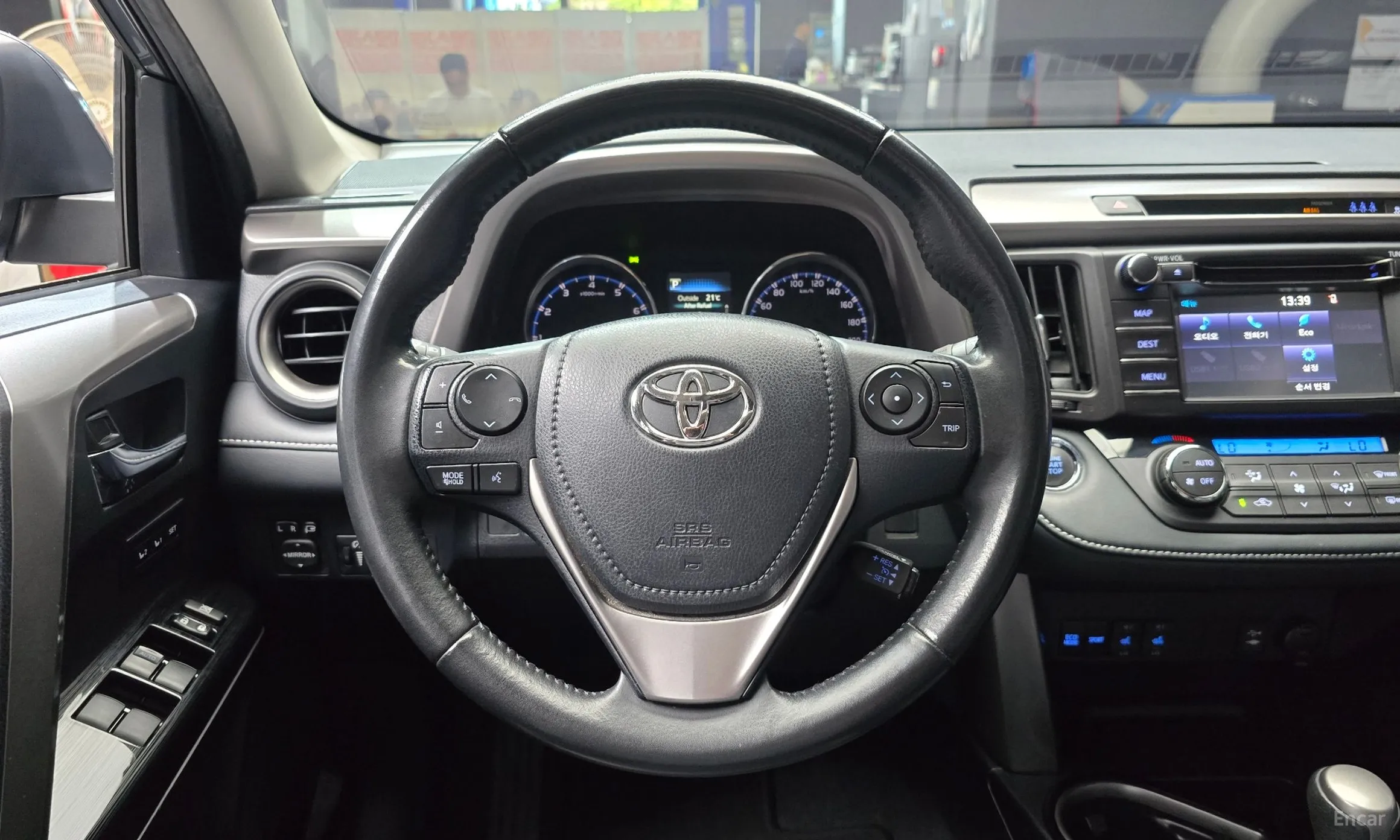 Toyota RAV4 превью 13