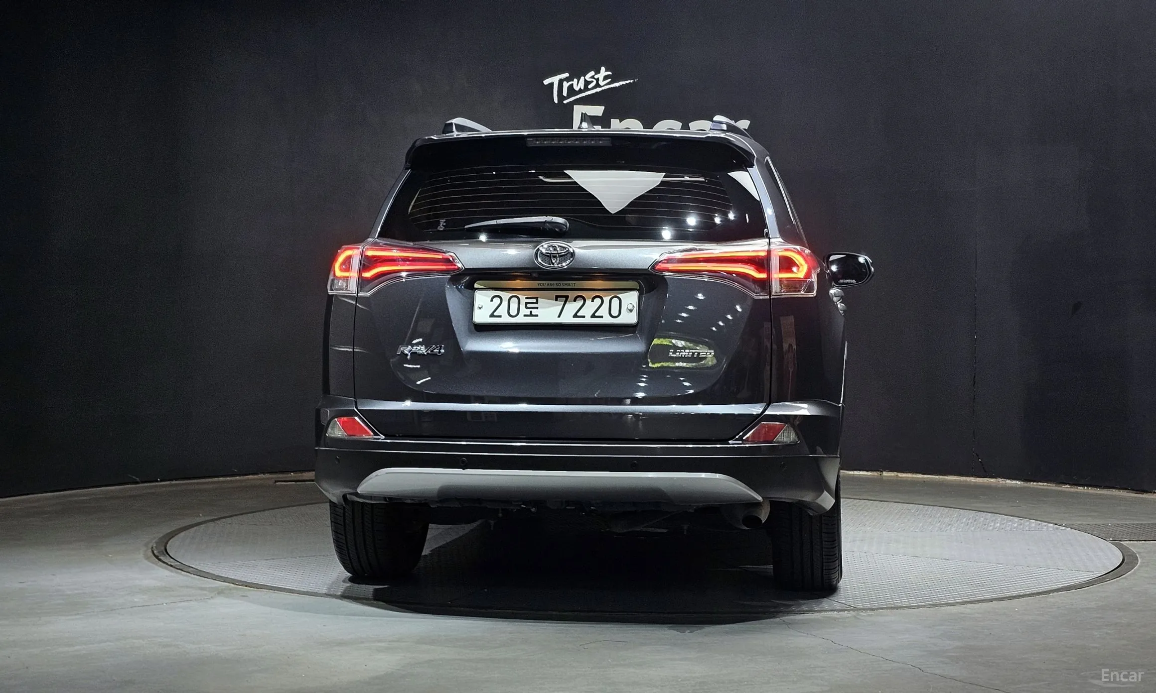 Toyota RAV4 превью 4