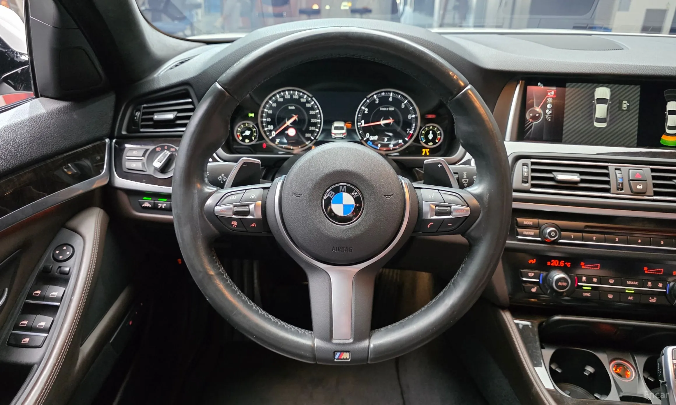 BMW 5 Series (F10) превью 13