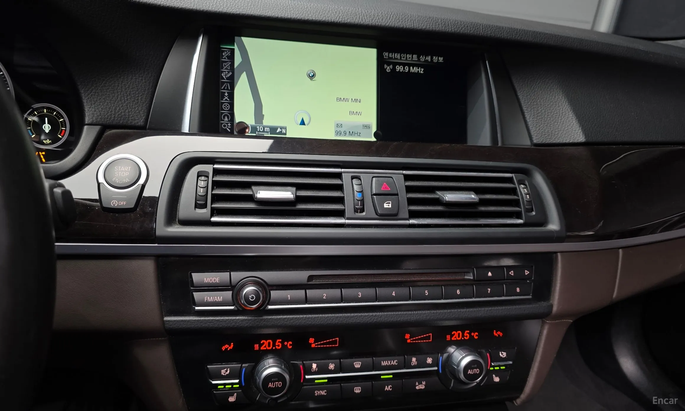 BMW 5 Series (F10) превью 14