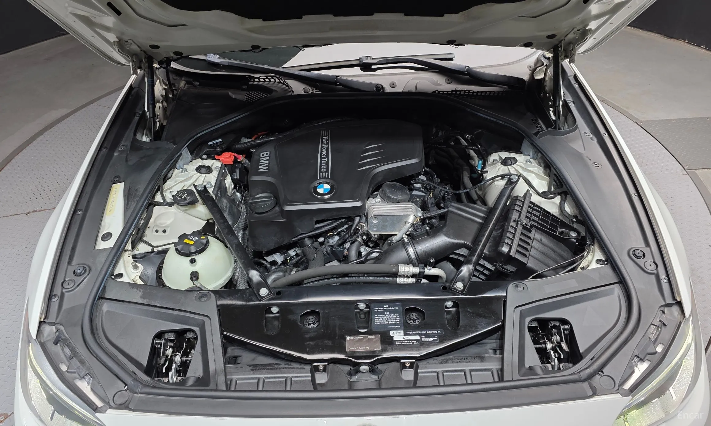BMW 5 Series (F10) превью 6