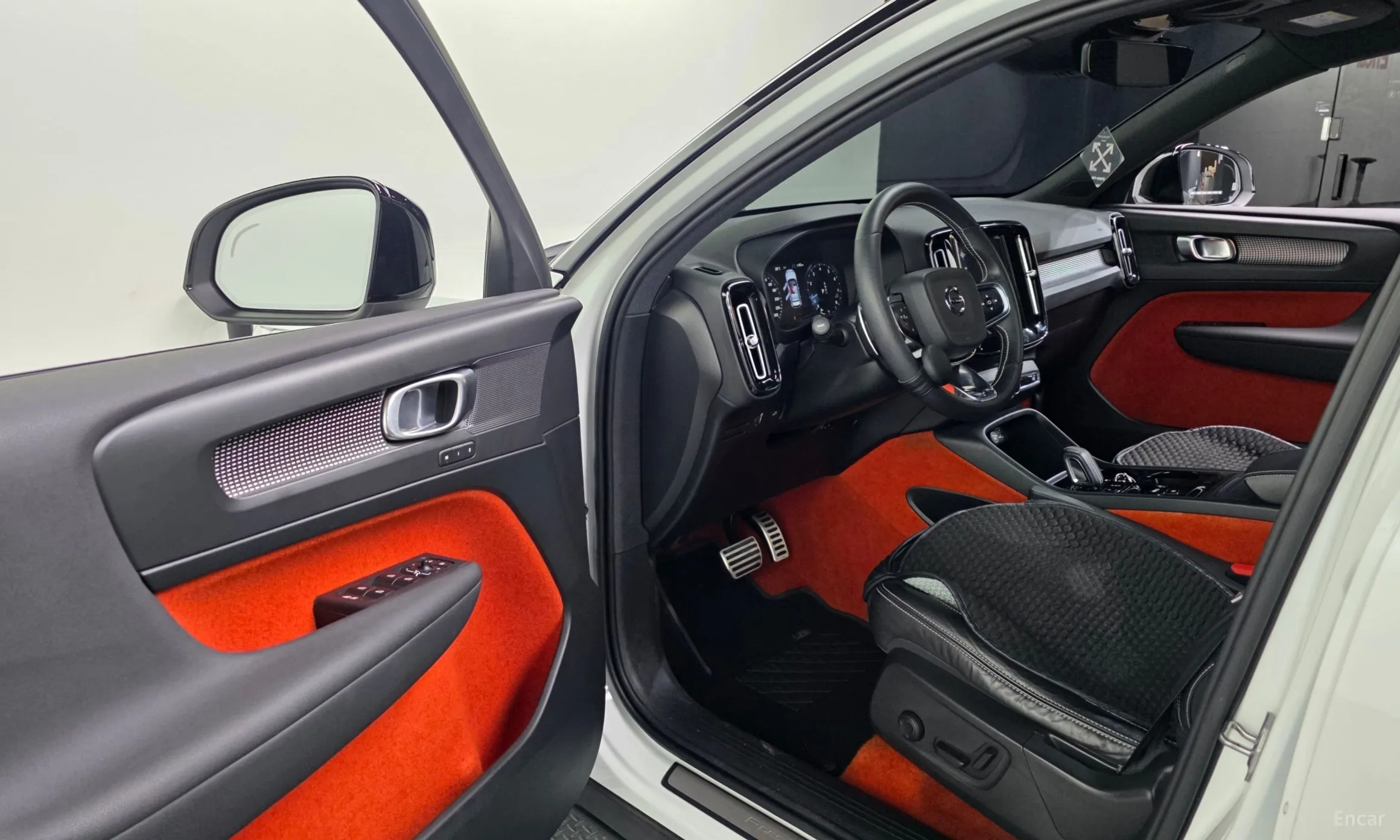 Volvo XC40 превью 10