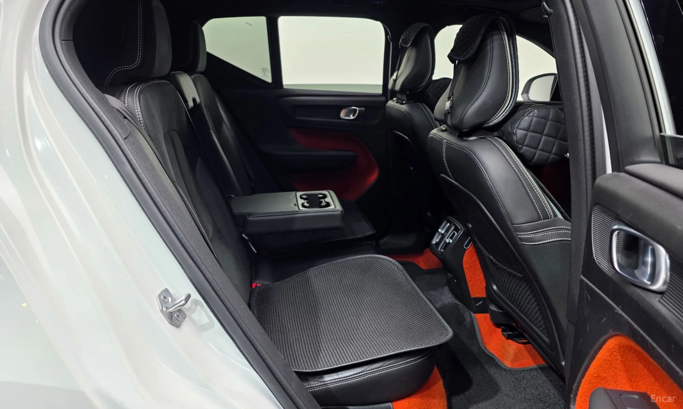 Volvo XC40 превью 12