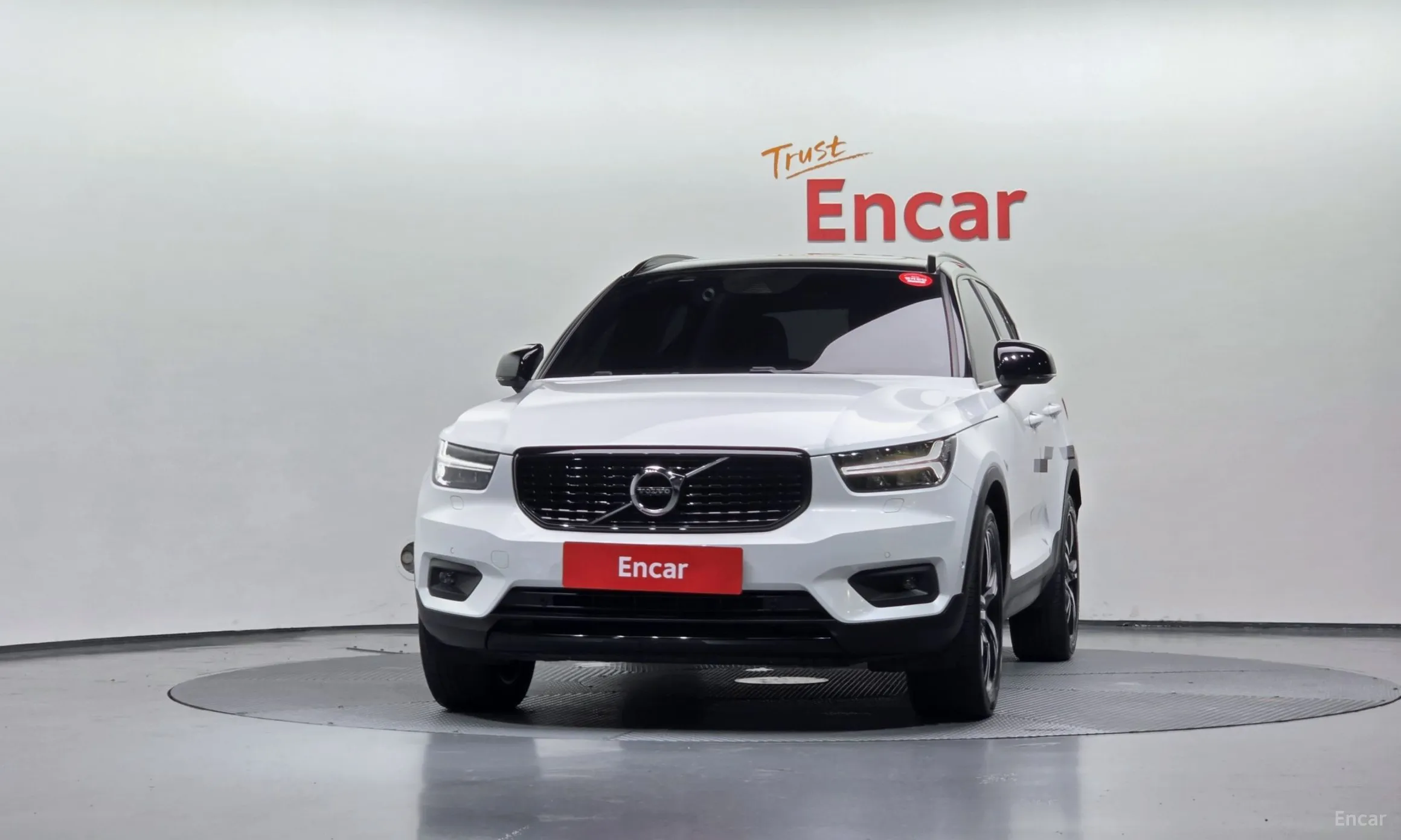 Volvo XC40 превью 3