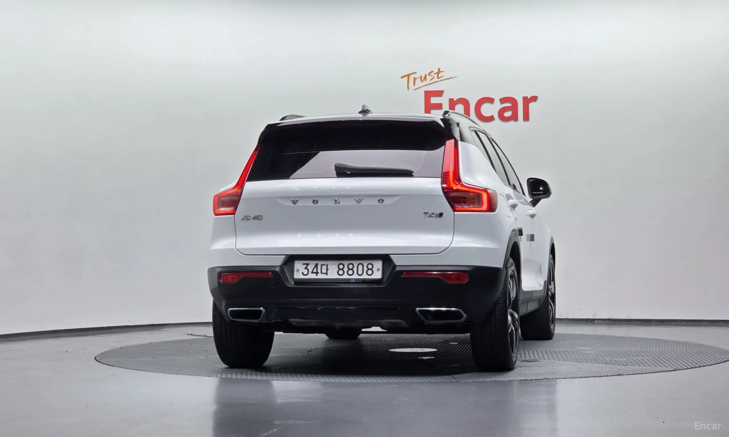 Volvo XC40 превью 4