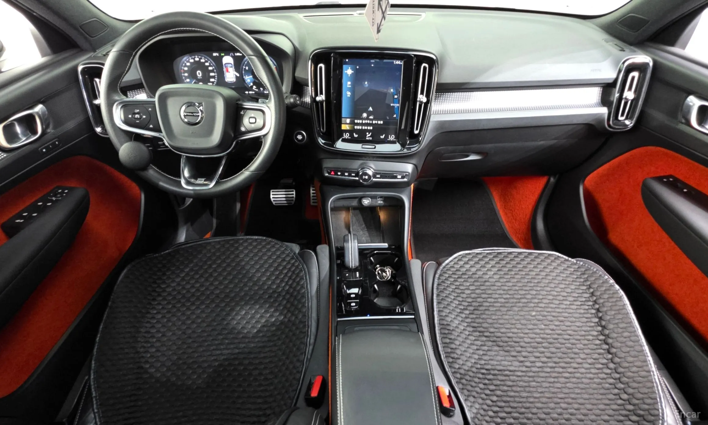 Volvo XC40 превью 7