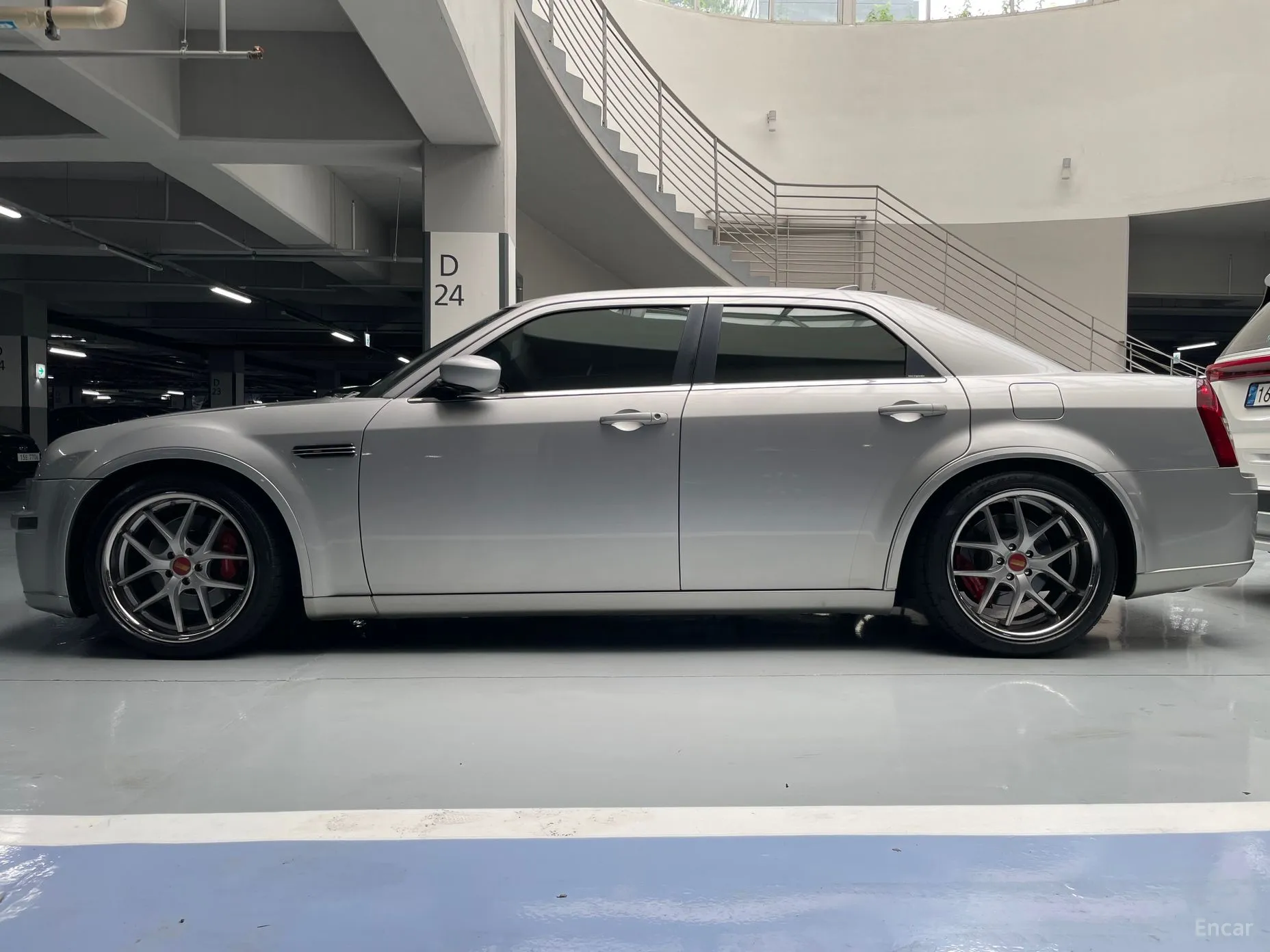Chrysler 300C превью 5