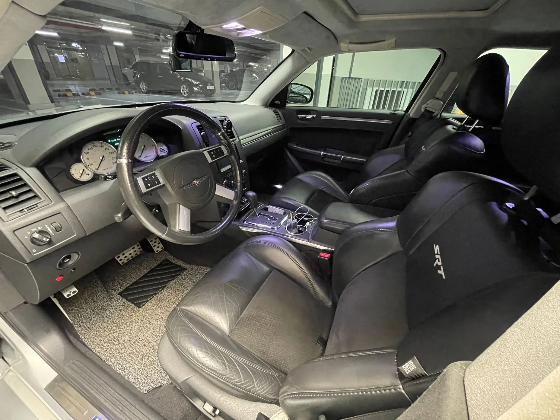 Chrysler 300C превью 9