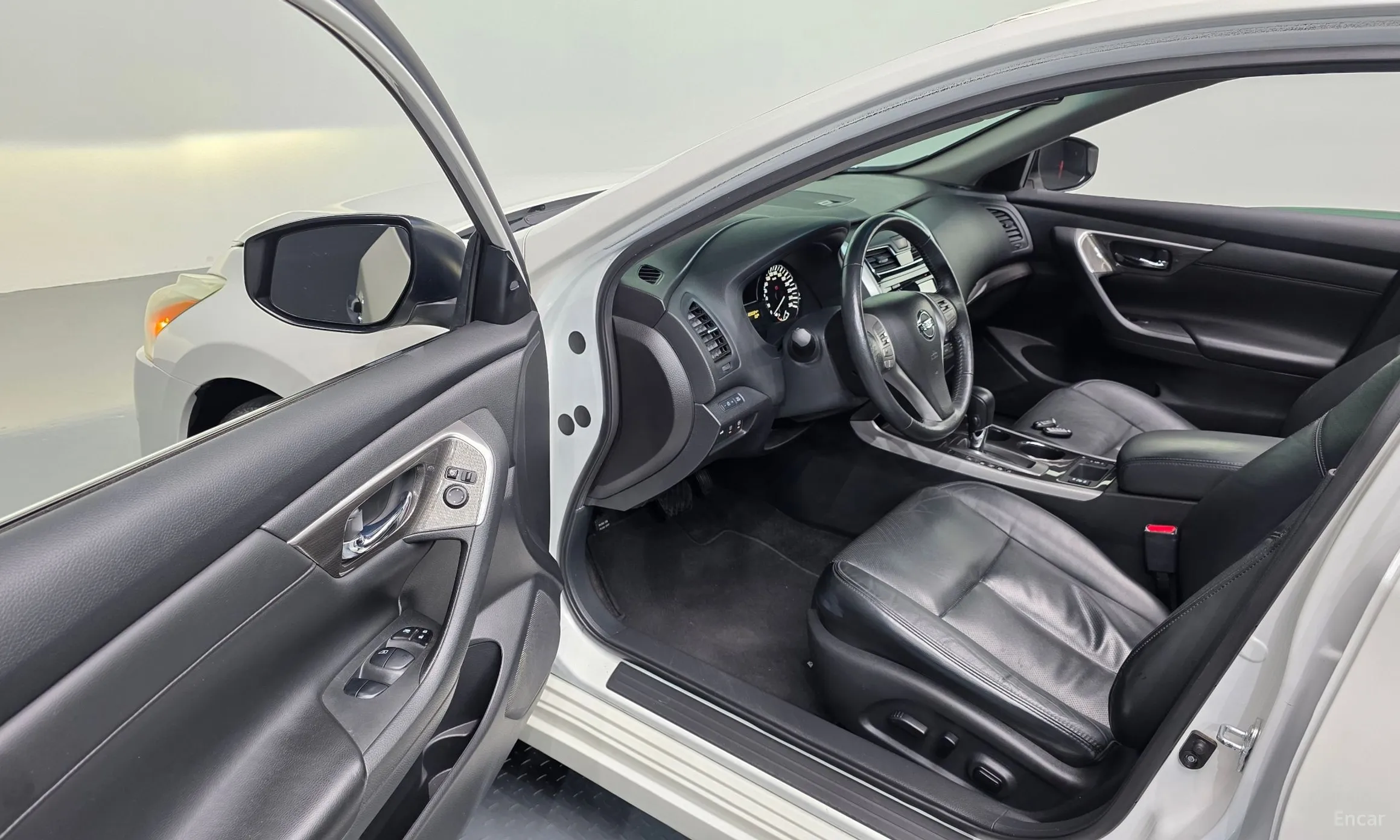 Nissan Altima превью 10