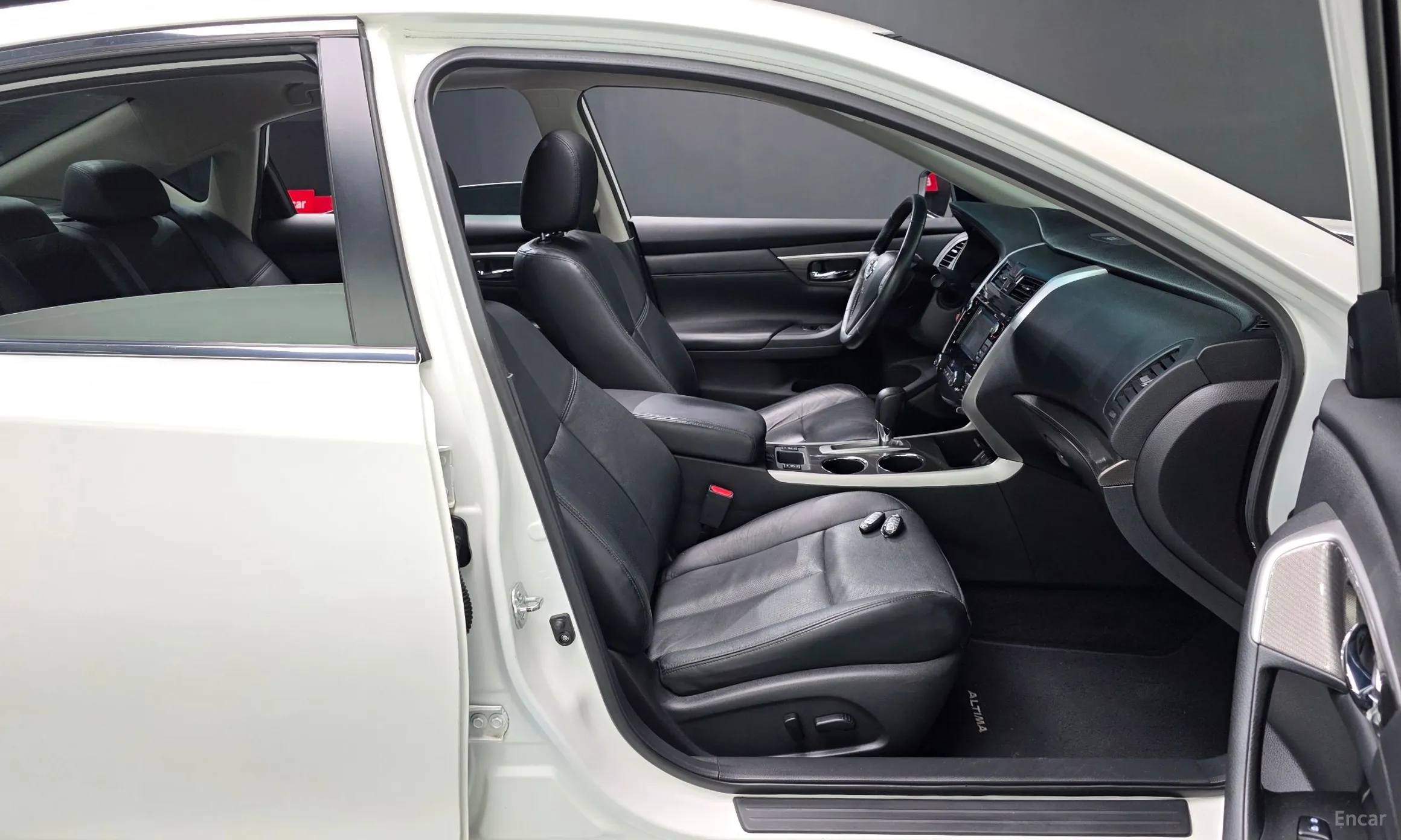 Nissan Altima превью 11
