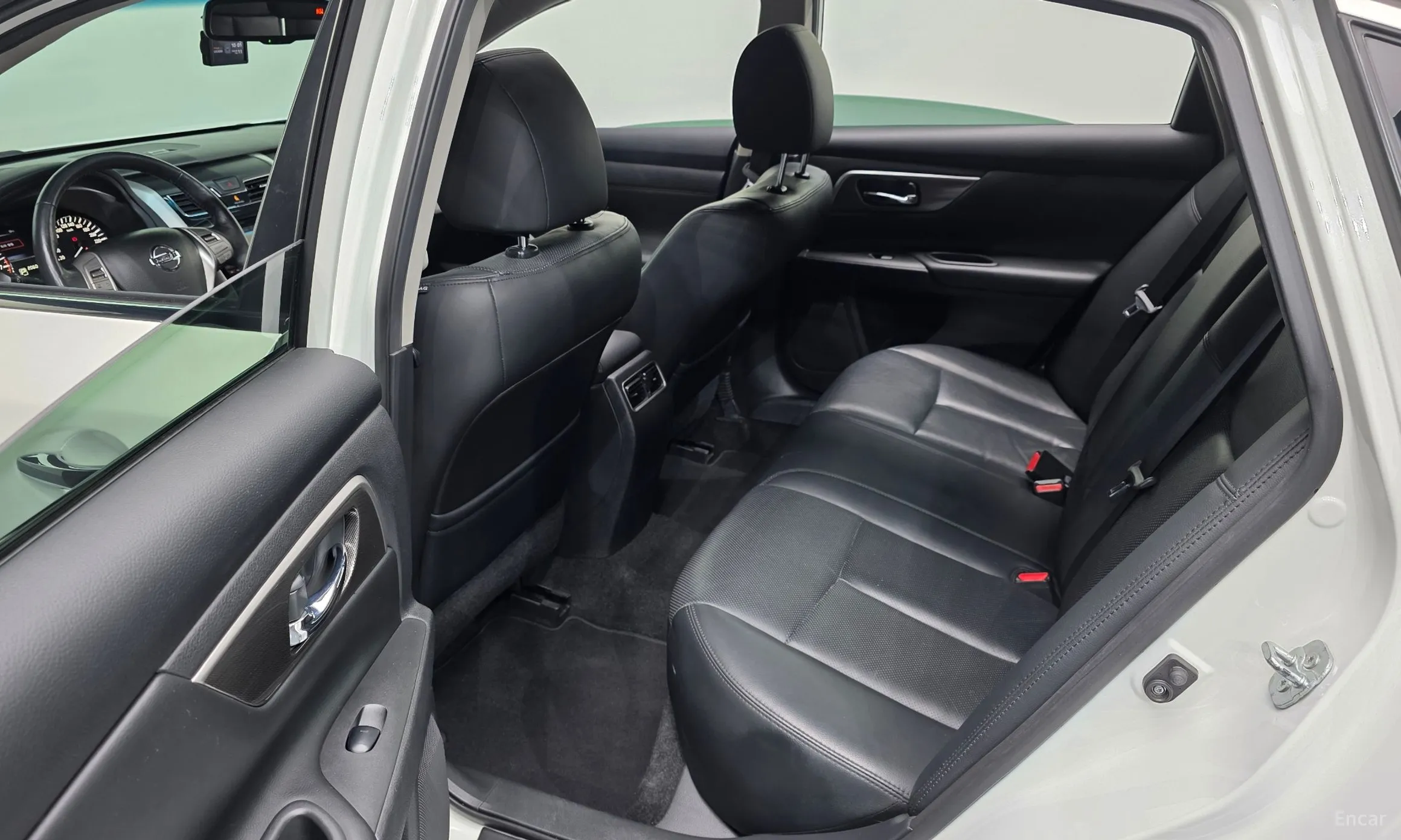 Nissan Altima превью 12