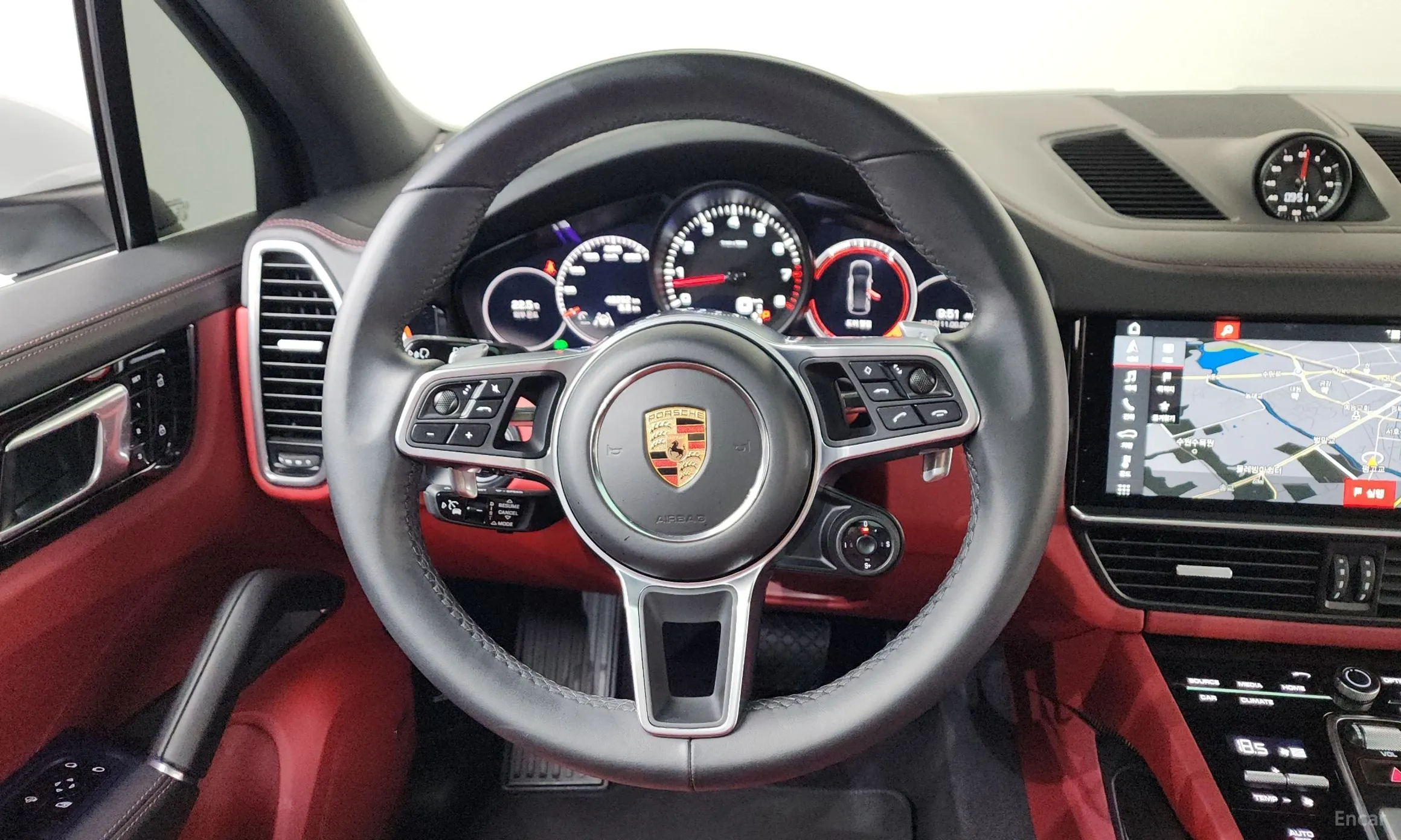 Porsche Cayenne (PO536) превью 13