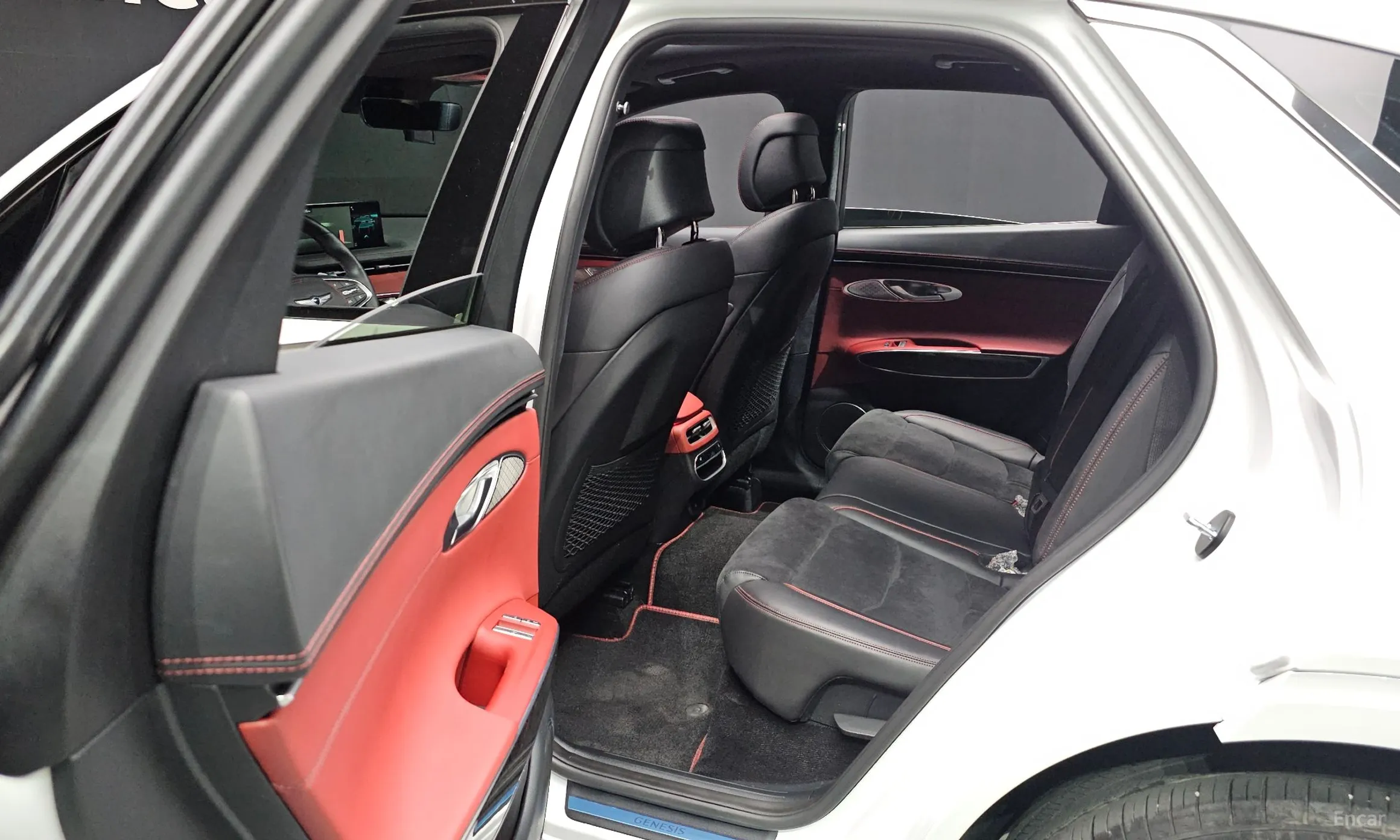 Genesis GV70 превью 19