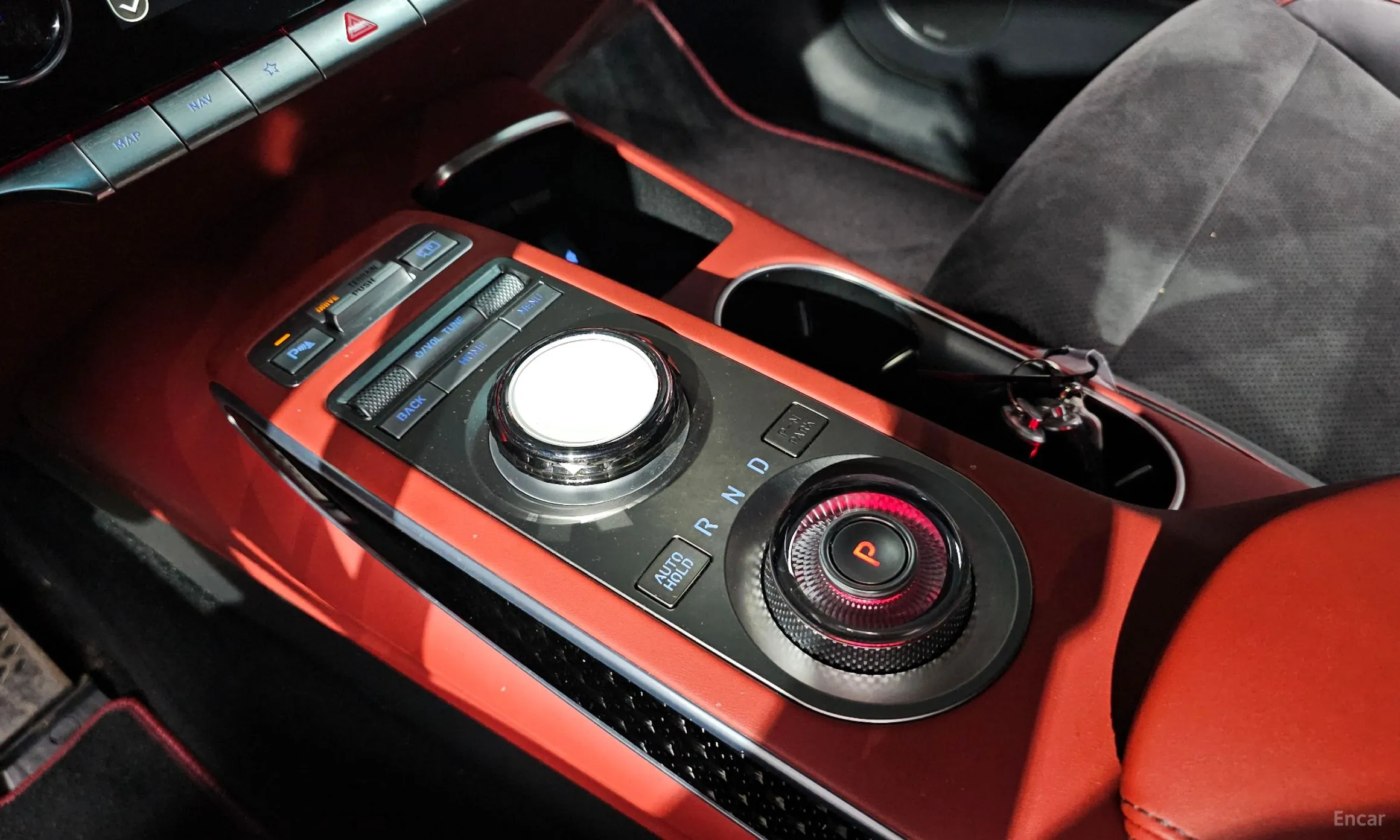 Genesis GV70 превью 9