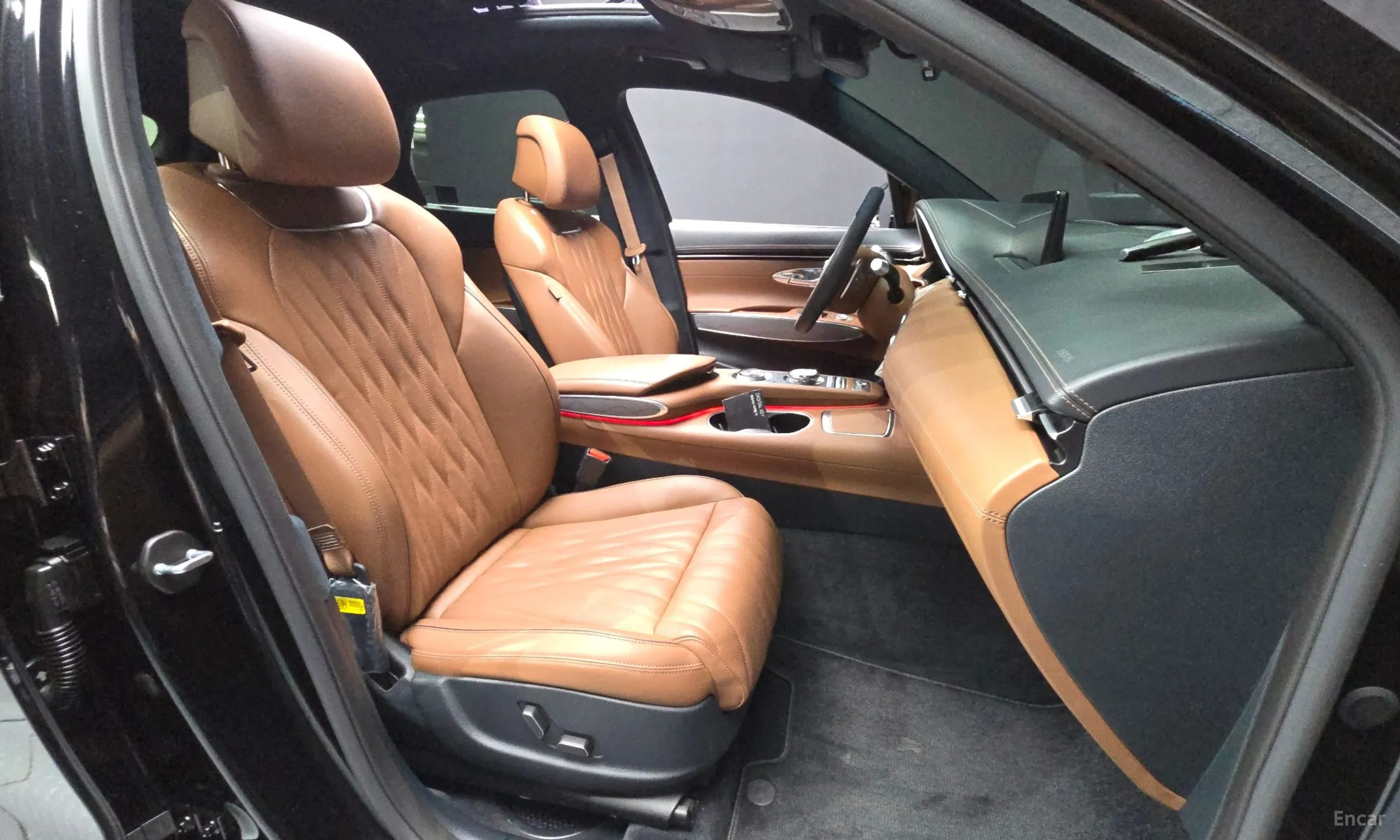 Genesis GV70 превью 11