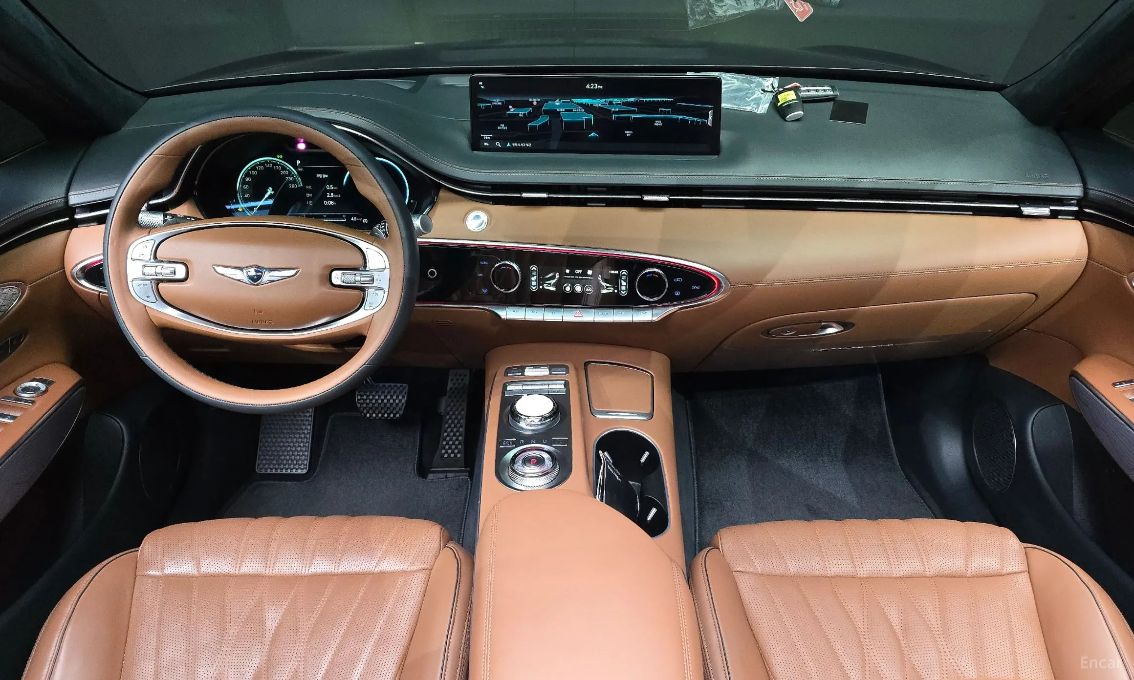 Genesis GV70 превью 7