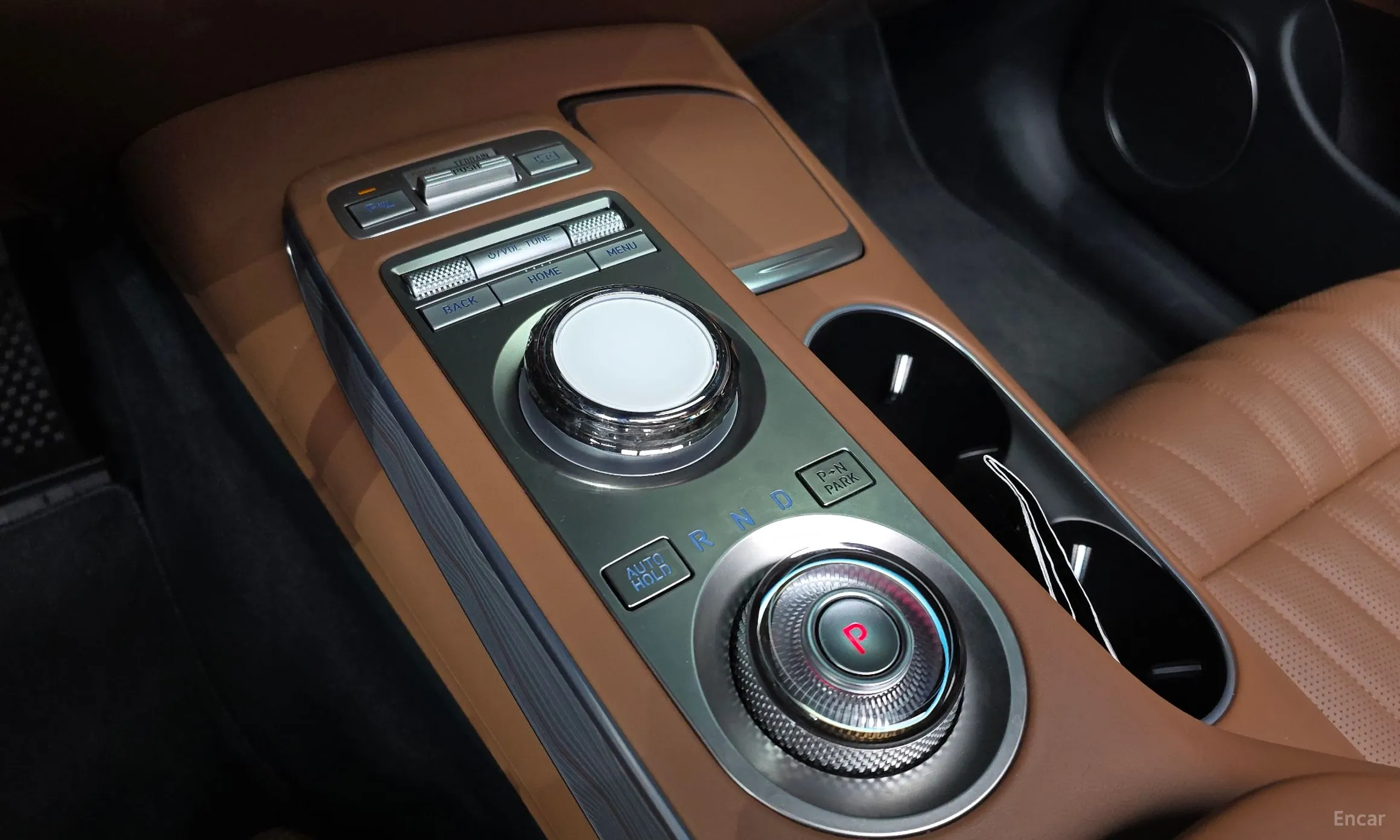 Genesis GV70 превью 9